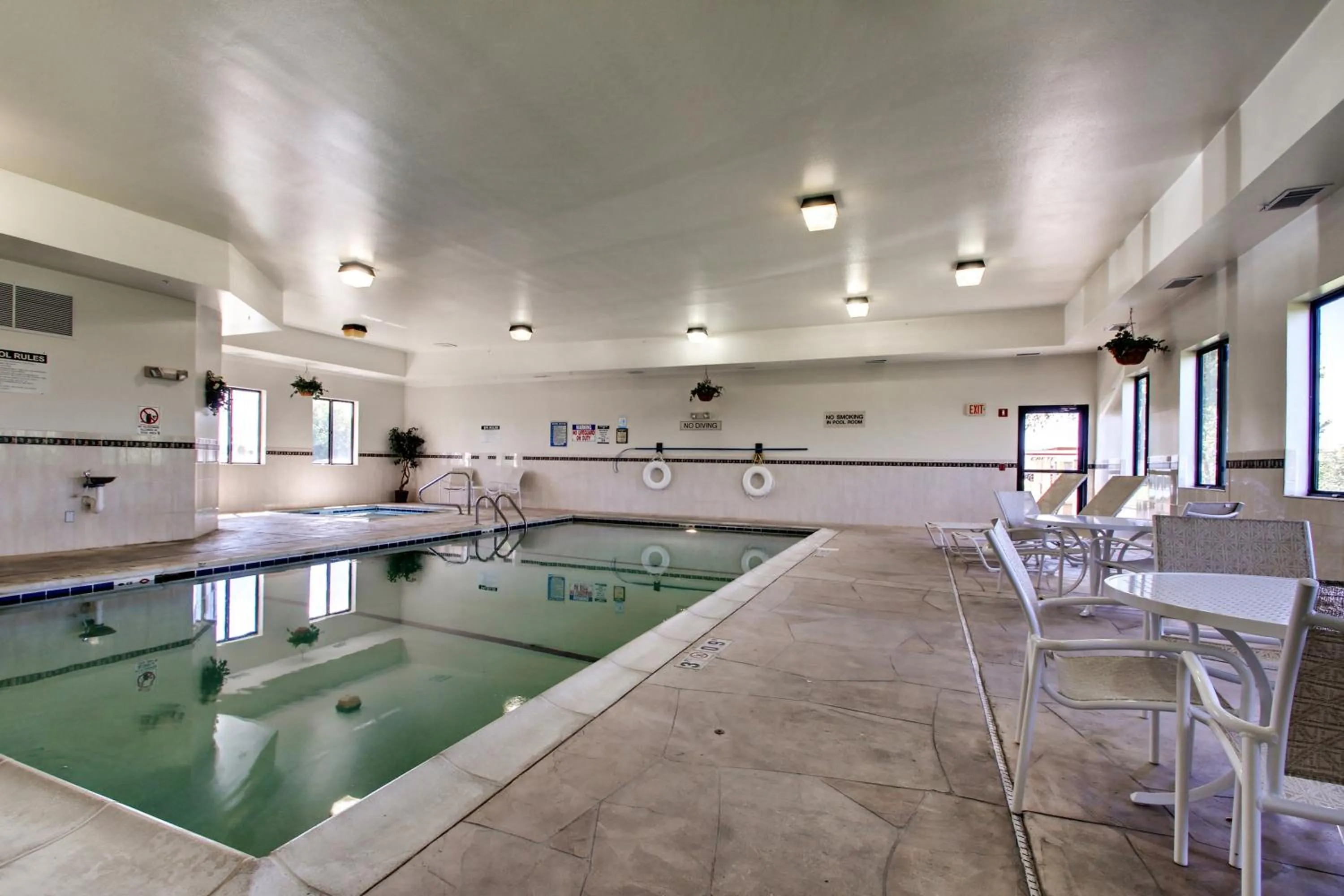 Pool view in Hampton Inn Ottawa - Starved Rock Area