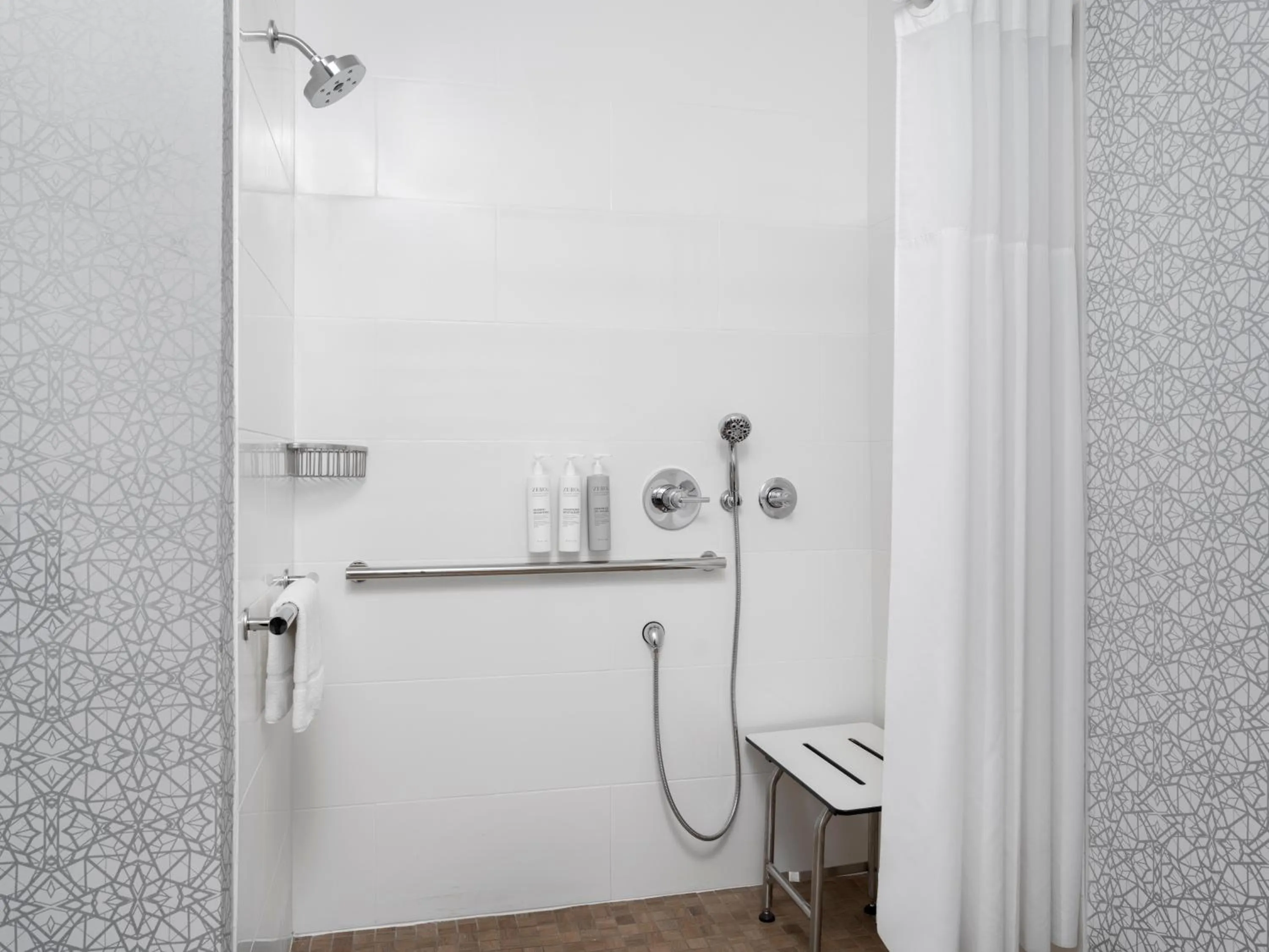 Bathroom in Hampton Inn Ottawa - Starved Rock Area