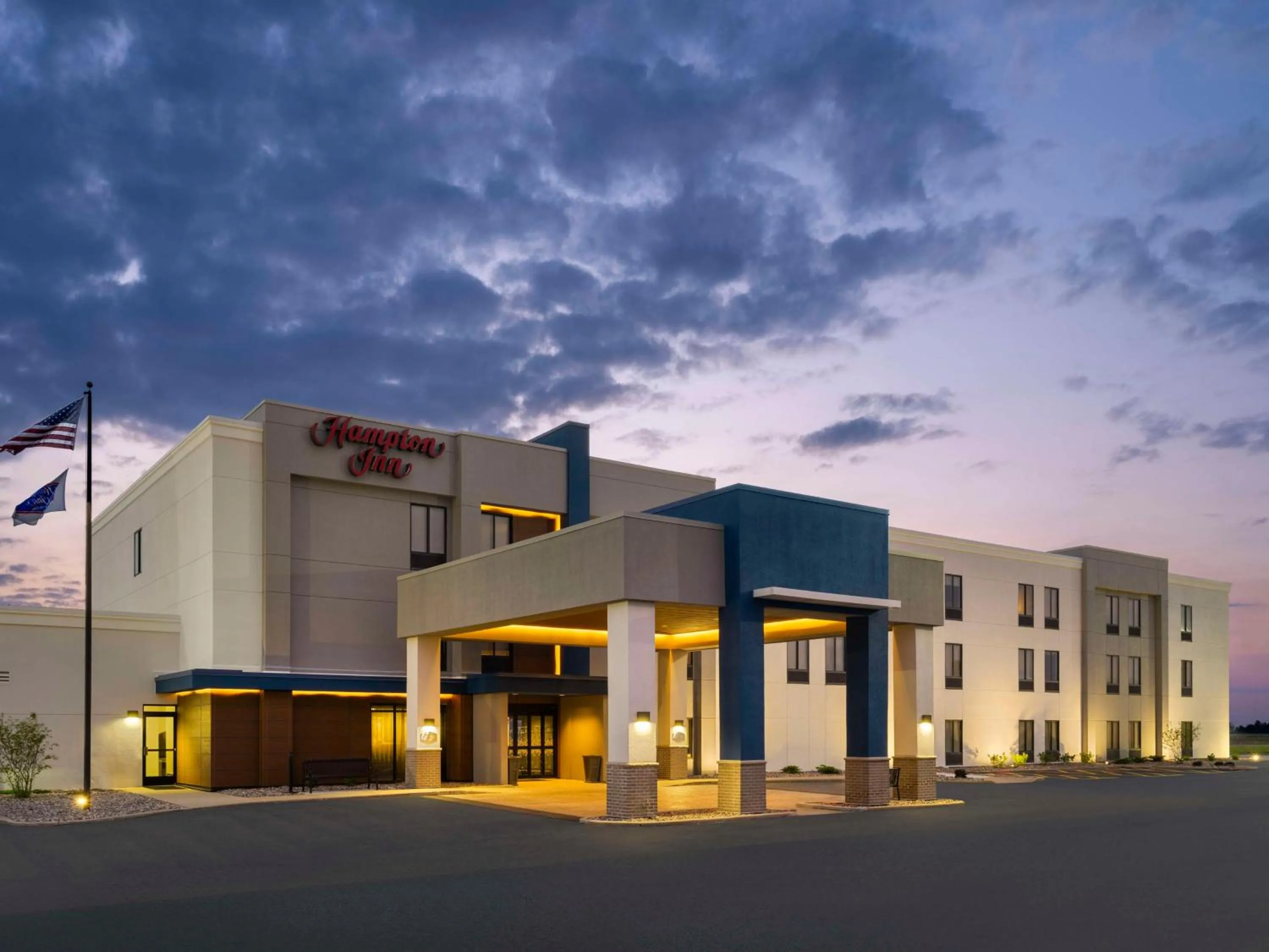 Property building in Hampton Inn Ottawa - Starved Rock Area