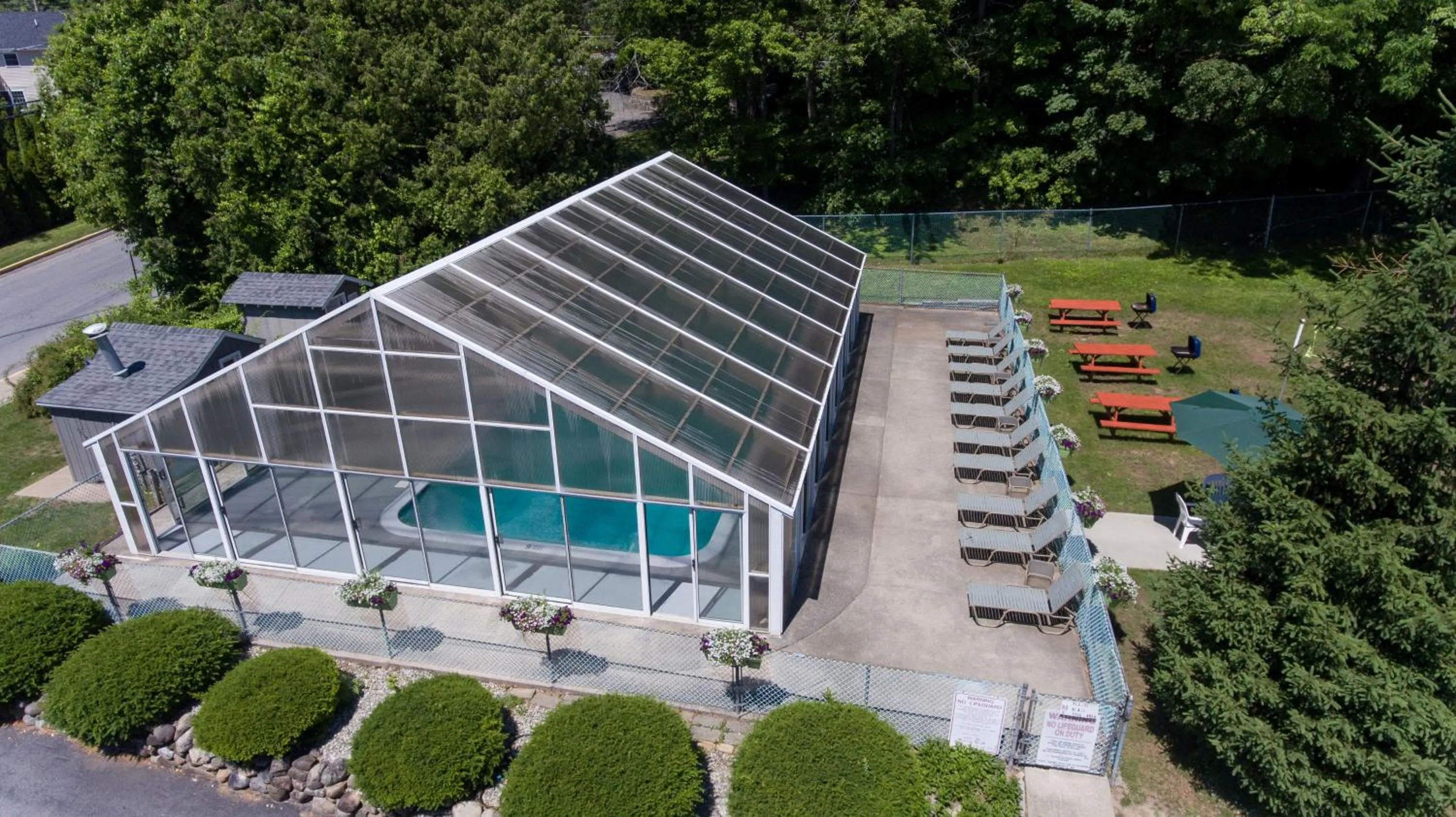 Garden view in Americas Best Value Inn & Suites Lake George