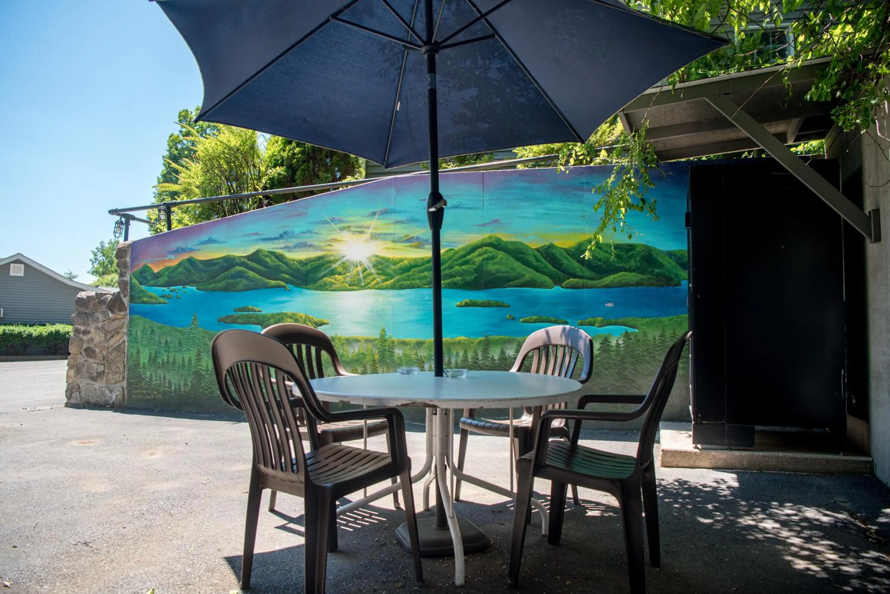 Day in Adirondack Retreat Inn & Suites