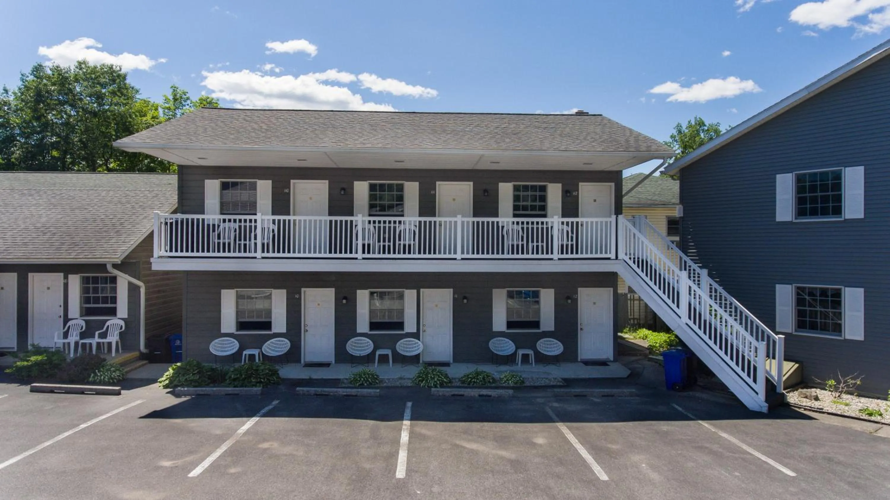 Property building in Adirondack Retreat Inn & Suites