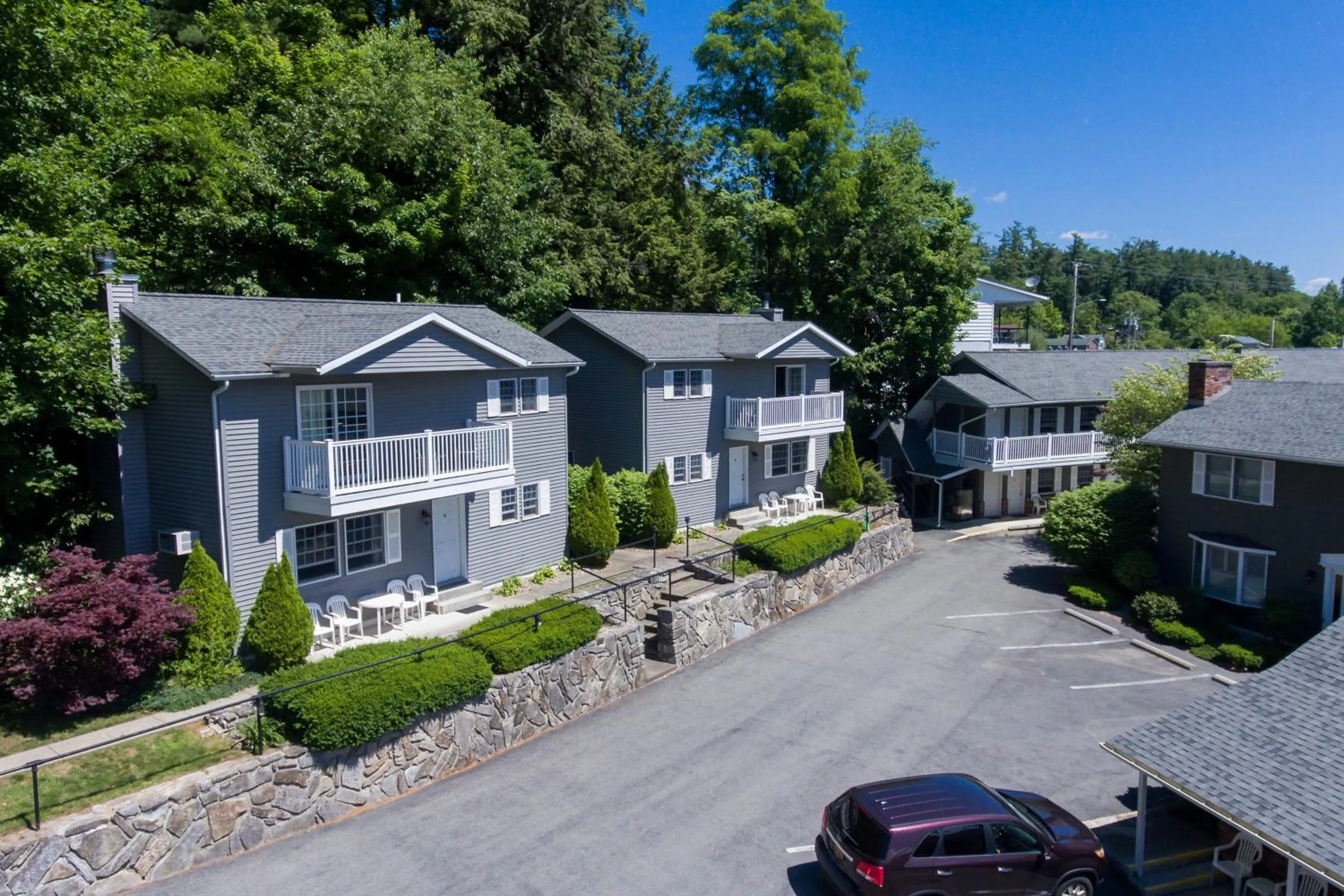 Property building in Adirondack Retreat Inn & Suites