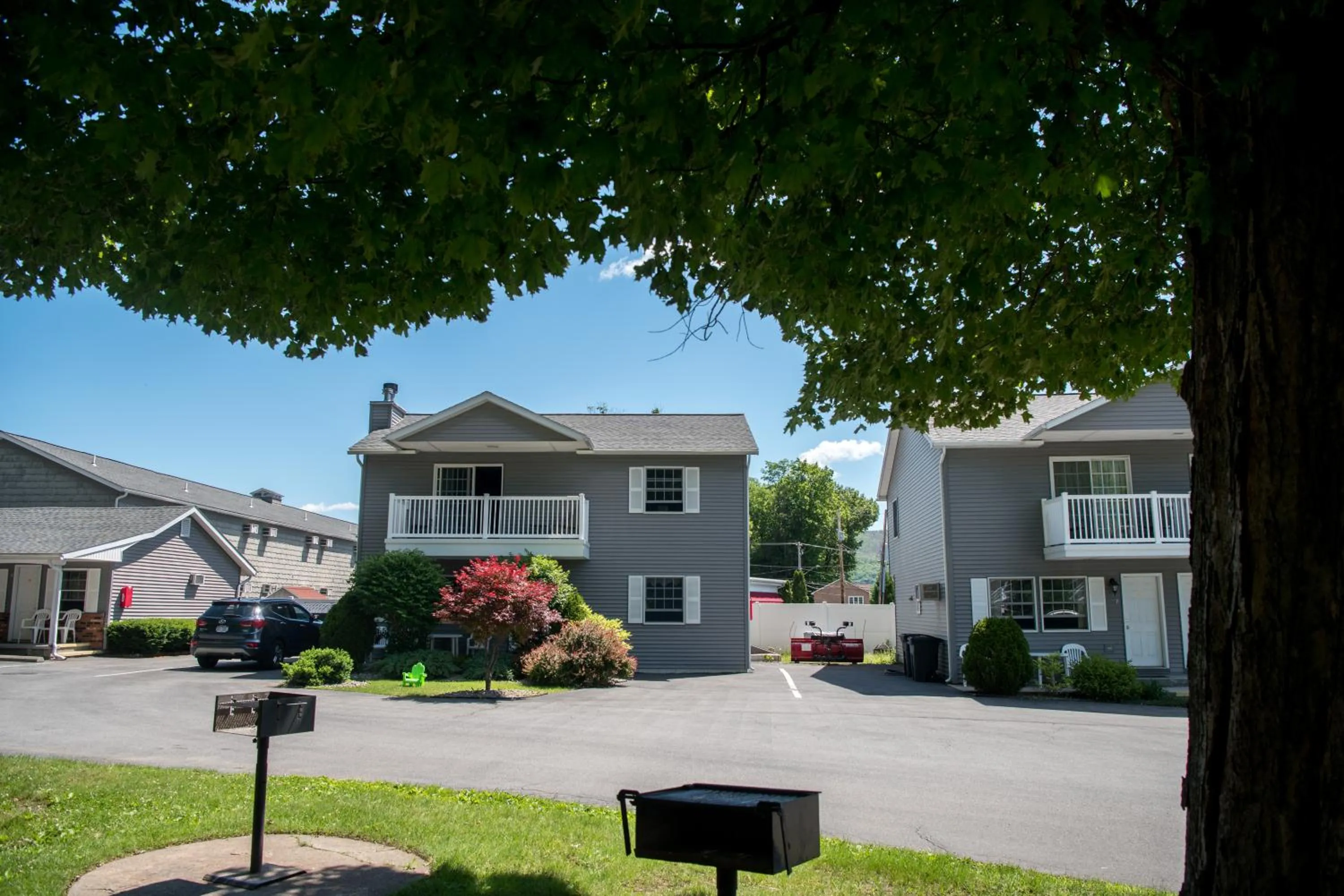 Property building in Adirondack Retreat Inn & Suites