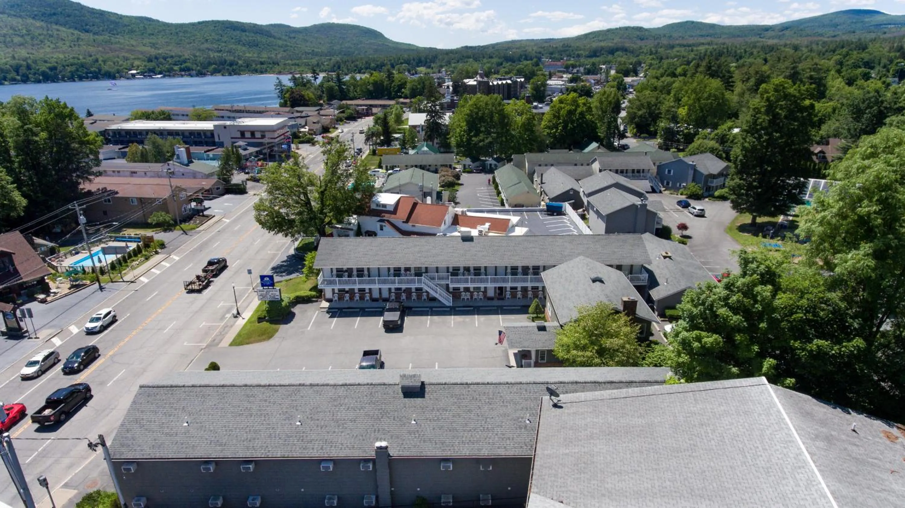 Property building in Adirondack Retreat Inn & Suites