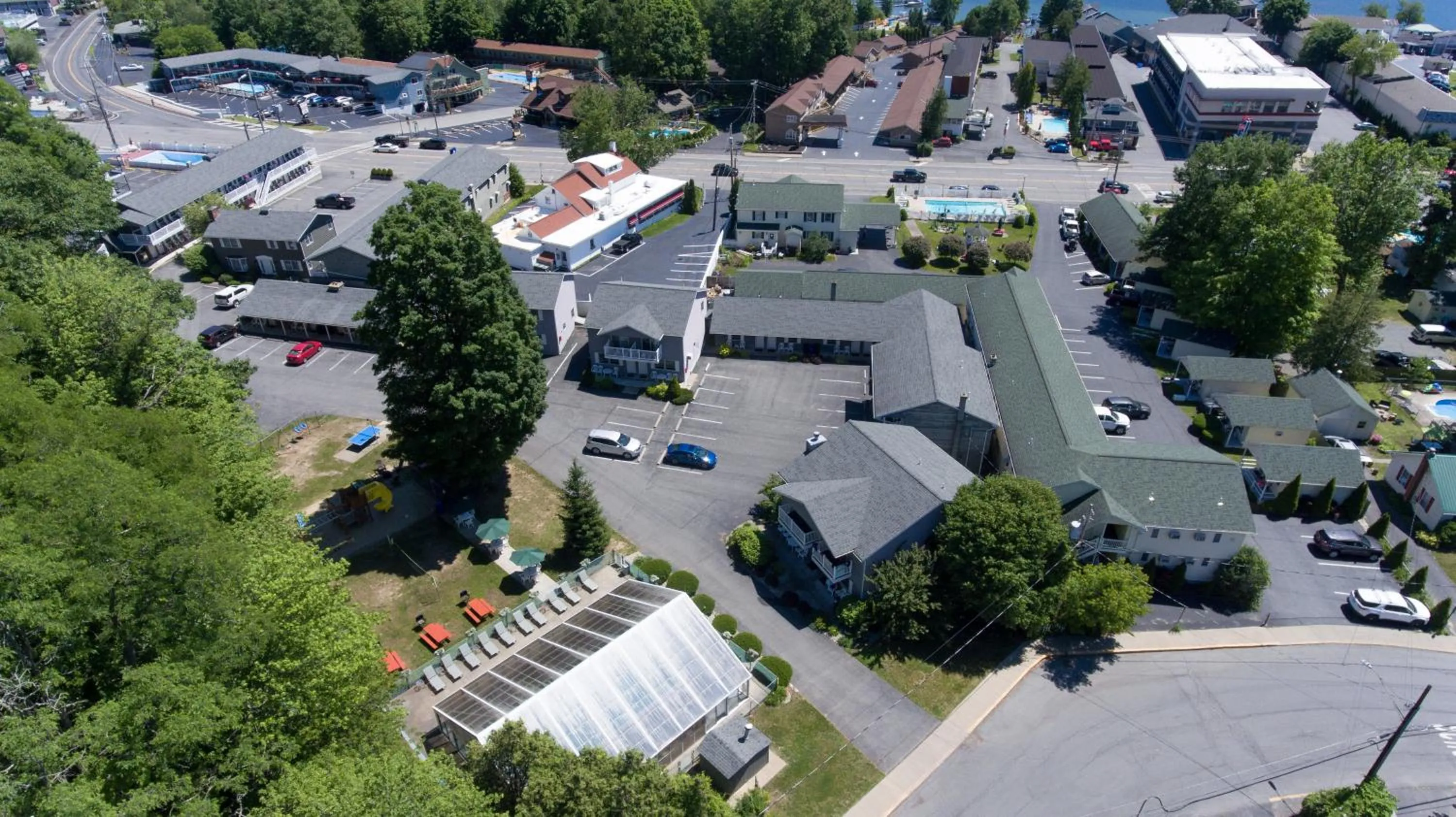 Property building in Adirondack Retreat Inn & Suites