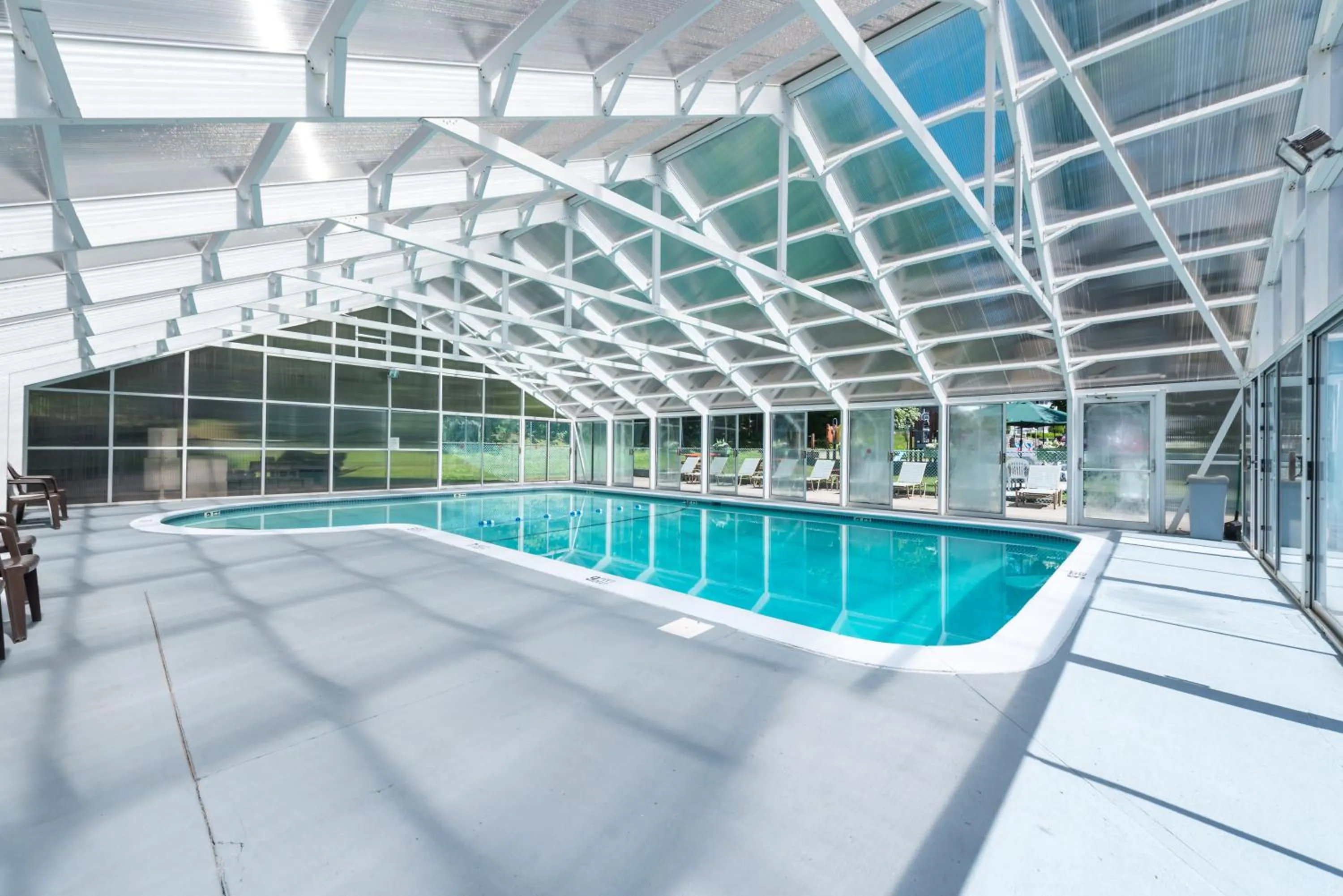 Swimming pool in Adirondack Retreat Inn & Suites