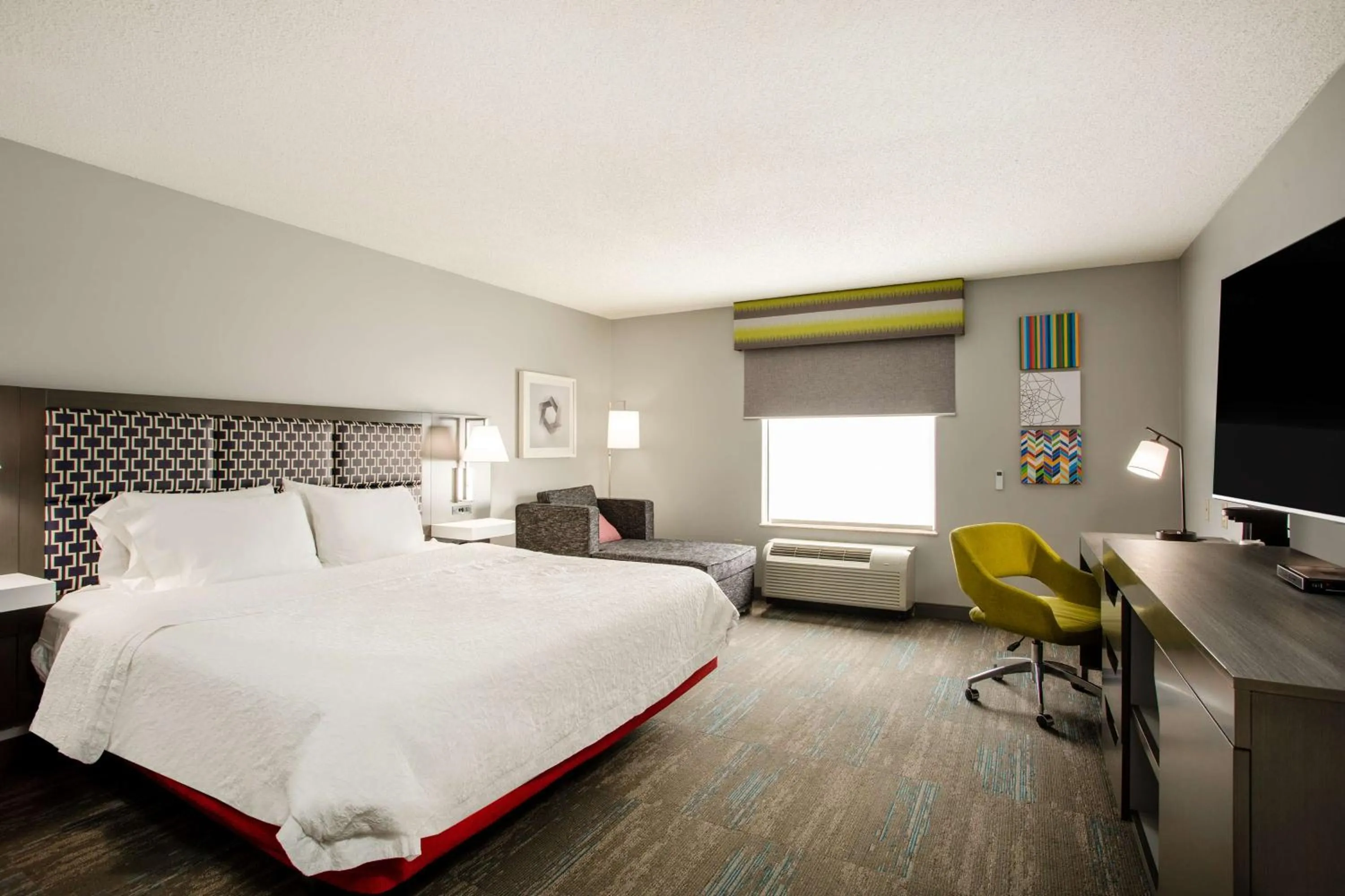 Bedroom, Bed in Hampton Inn Elkins