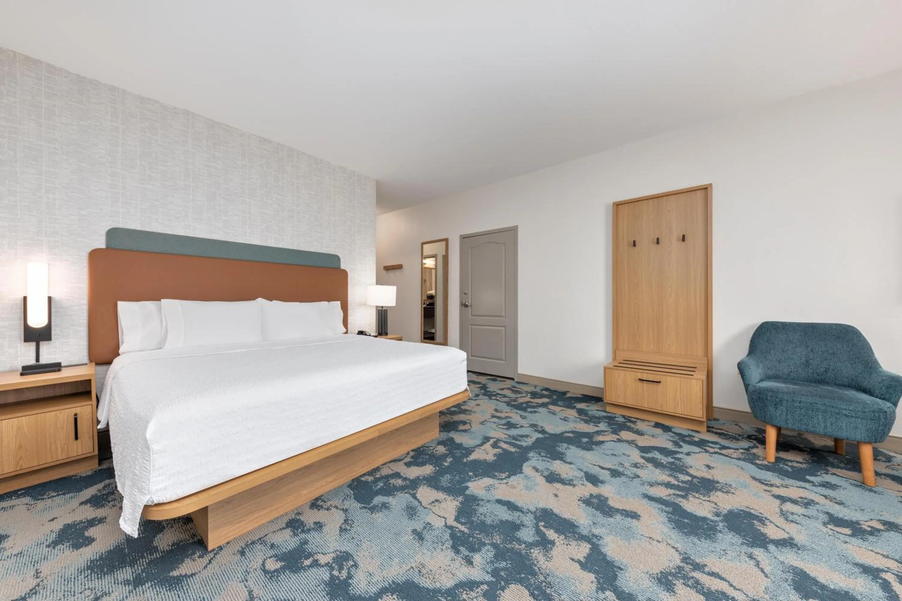 Bed in Hampton Inn and Suites Houston Pasadena