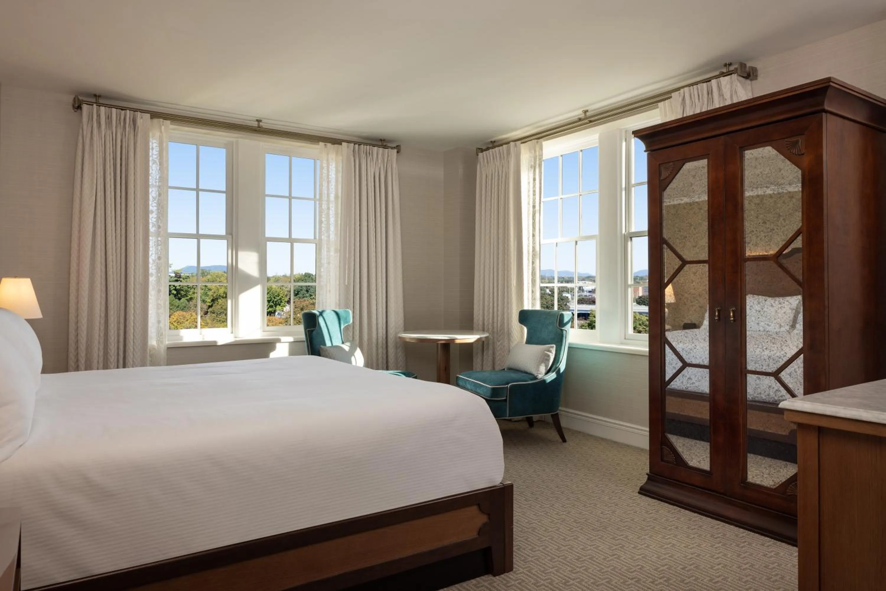 Bedroom, Bed in Hotel Roanoke & Conference Center, Curio Collection by Hilton