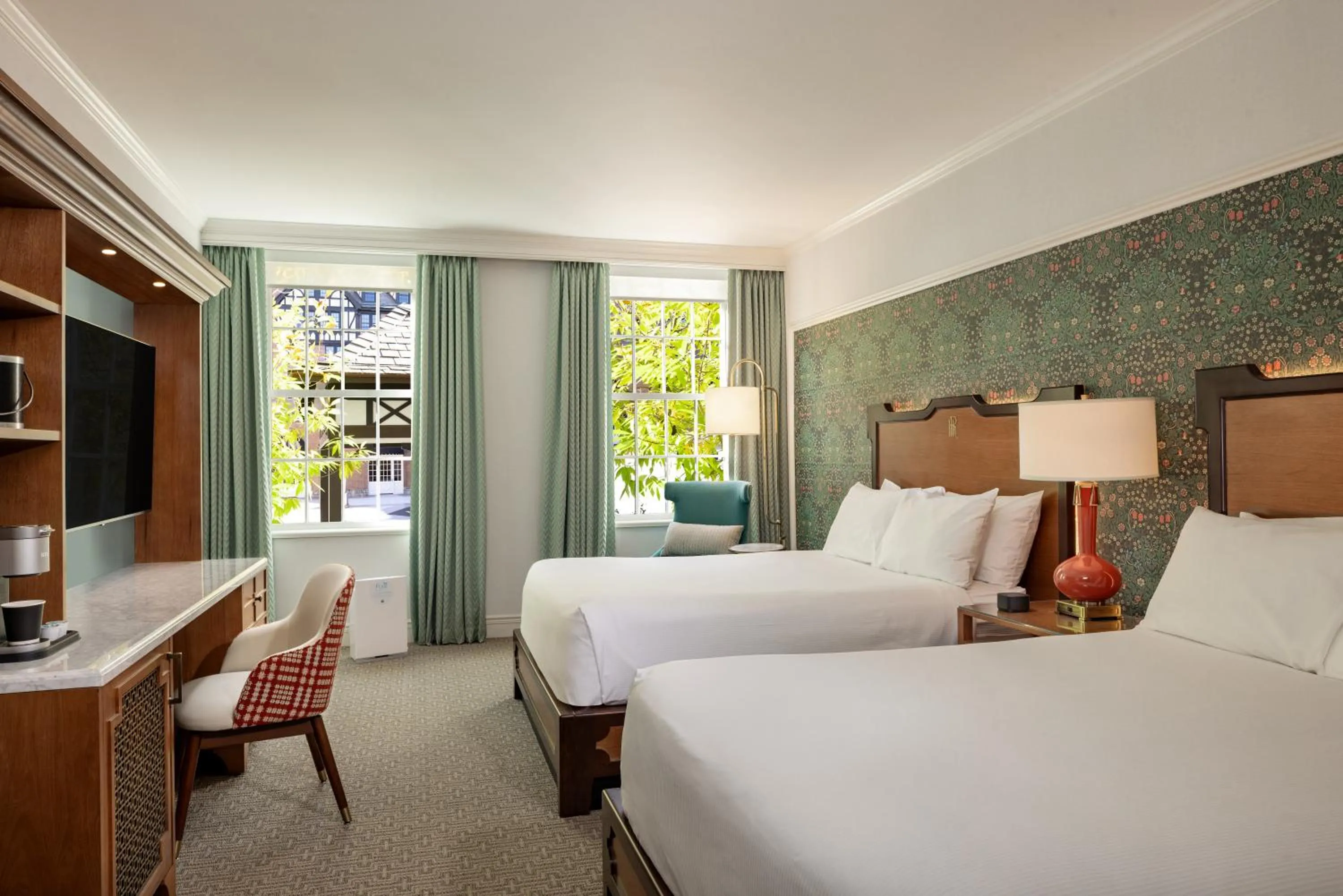 Bedroom, Bed in Hotel Roanoke & Conference Center, Curio Collection by Hilton