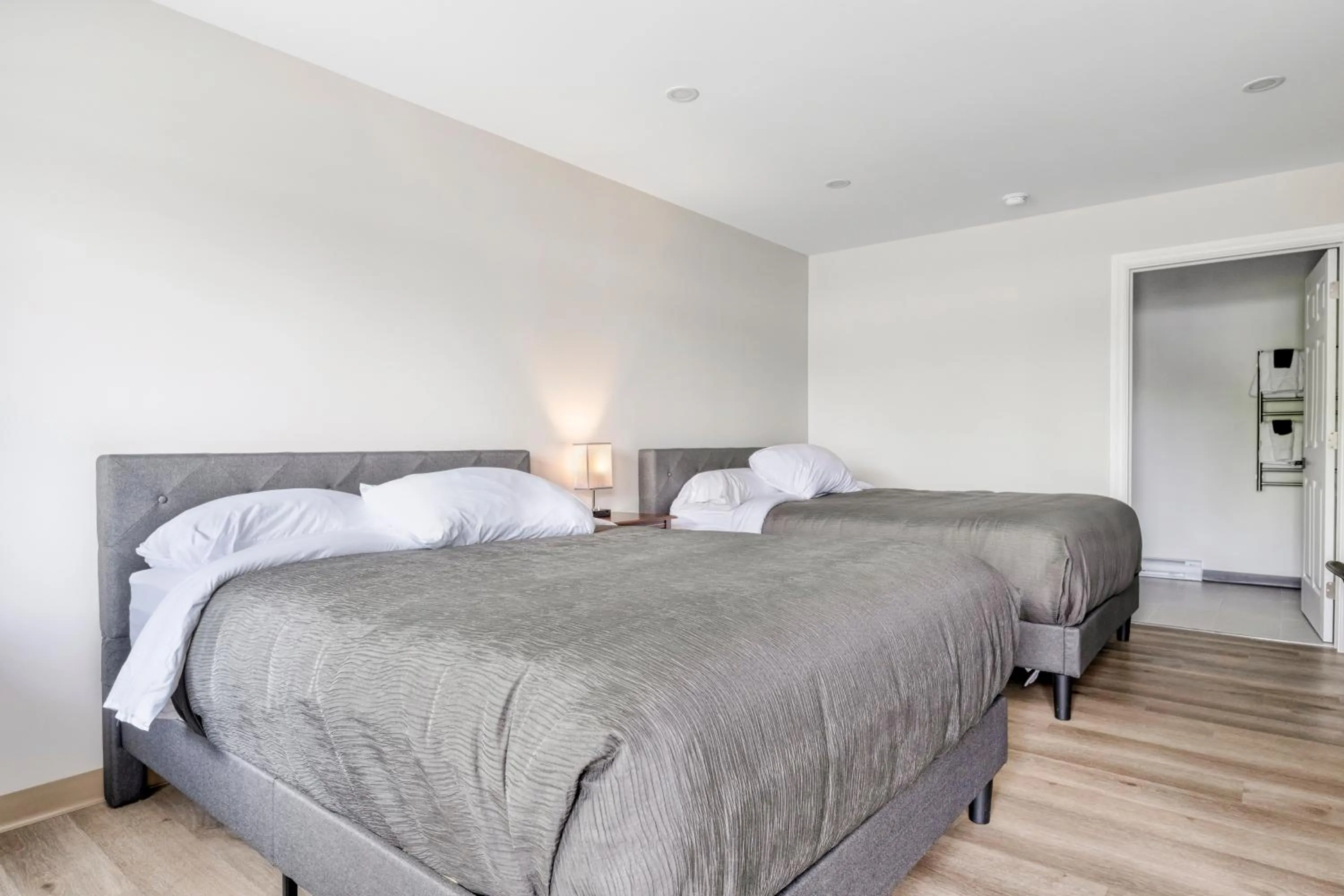 Bed in Homeport Motel