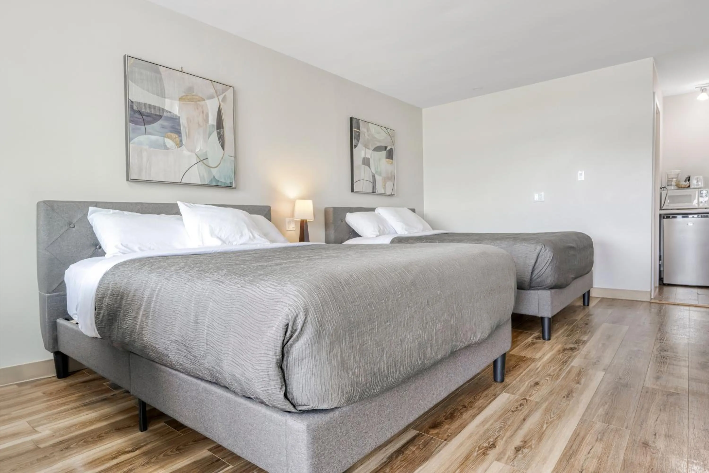 Bed in Homeport Motel