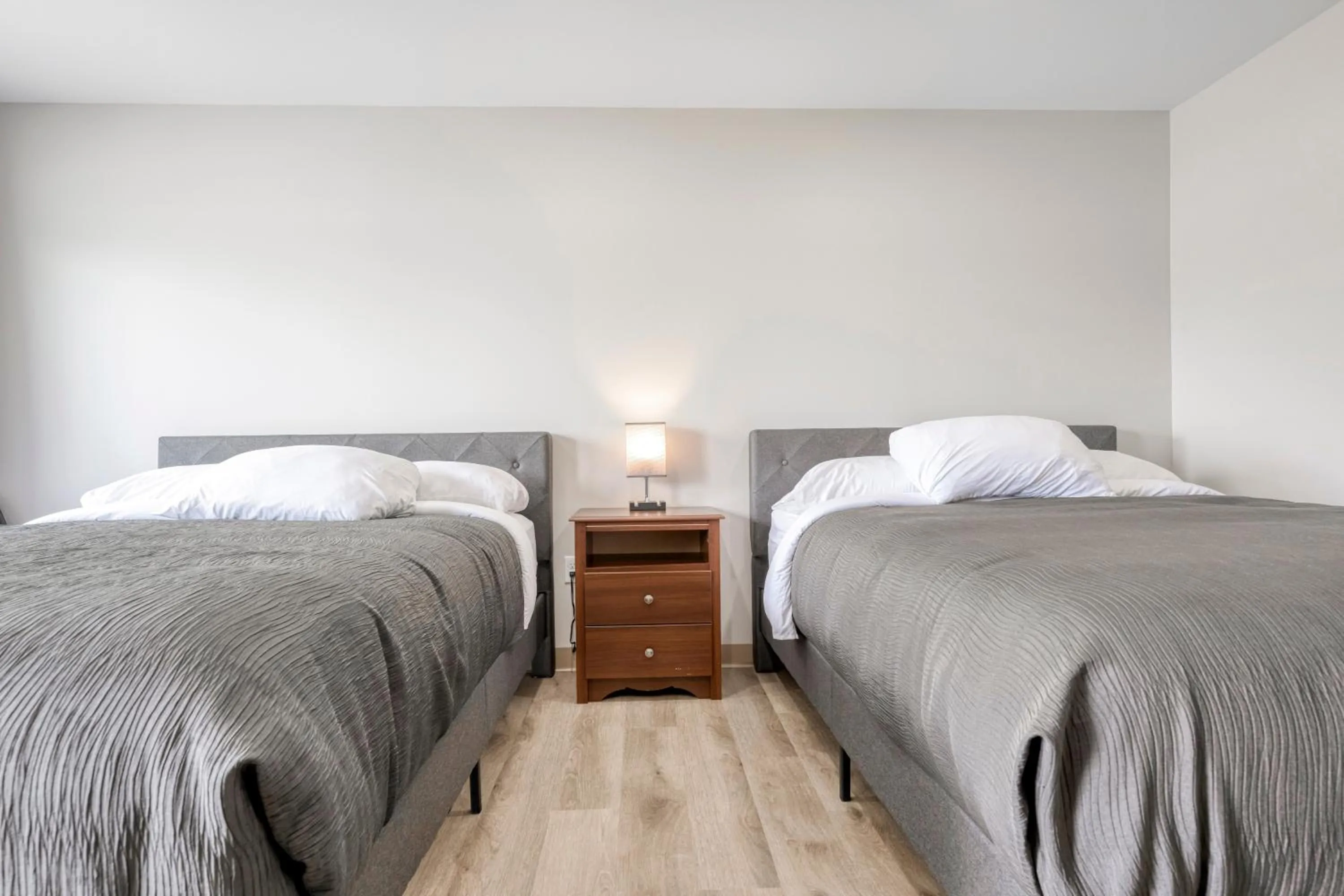 Bed in Homeport Motel