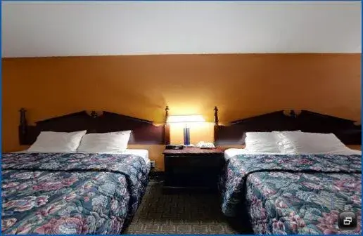 Double Room with Two Double Beds - Non-Smoking in America's Best Value Inn Newnan Double Room with Two Double Beds - Non-Smoking in America's Best Value Inn Newnan
