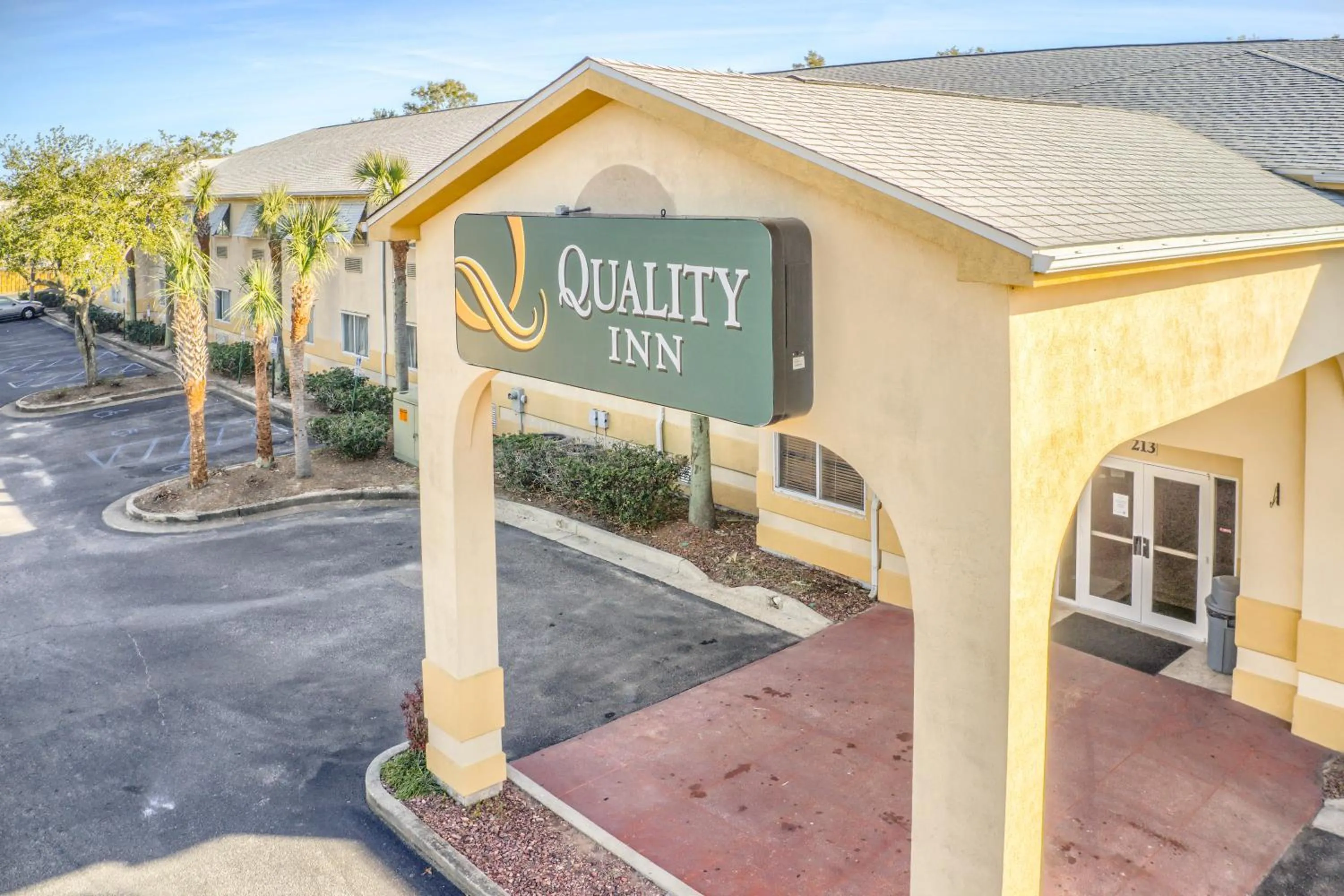 Property logo or sign in Quality Inn Gulf Shores Airport