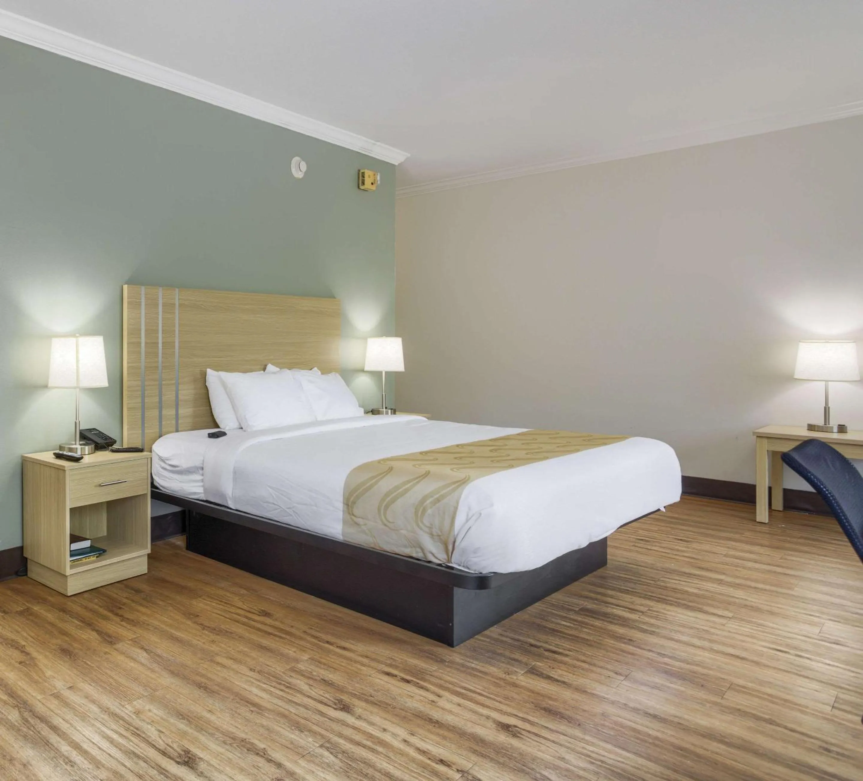 Bedroom, Bed in Quality Inn Gulf Shores Airport