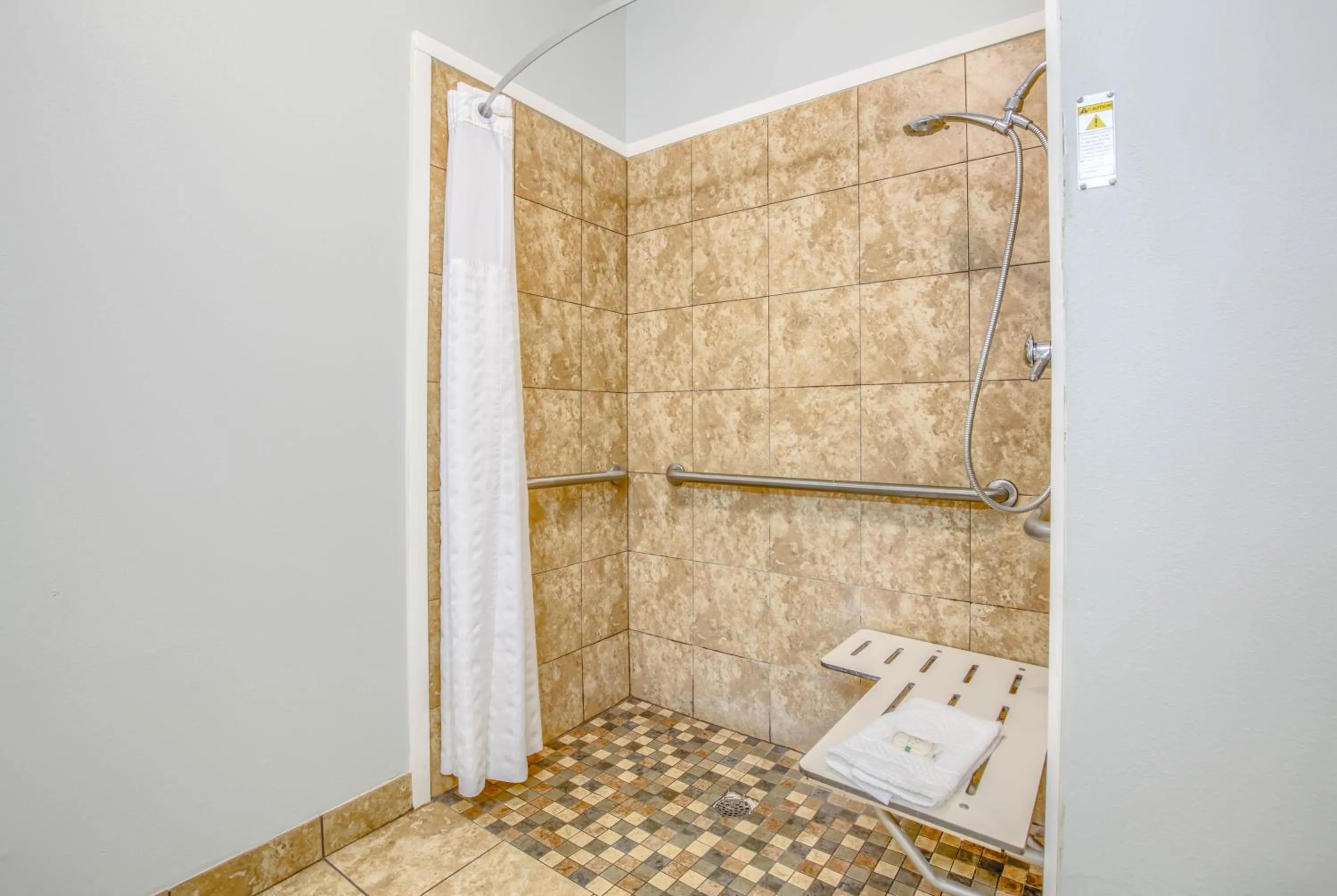 Bathroom in Quality Inn Gulf Shores Airport