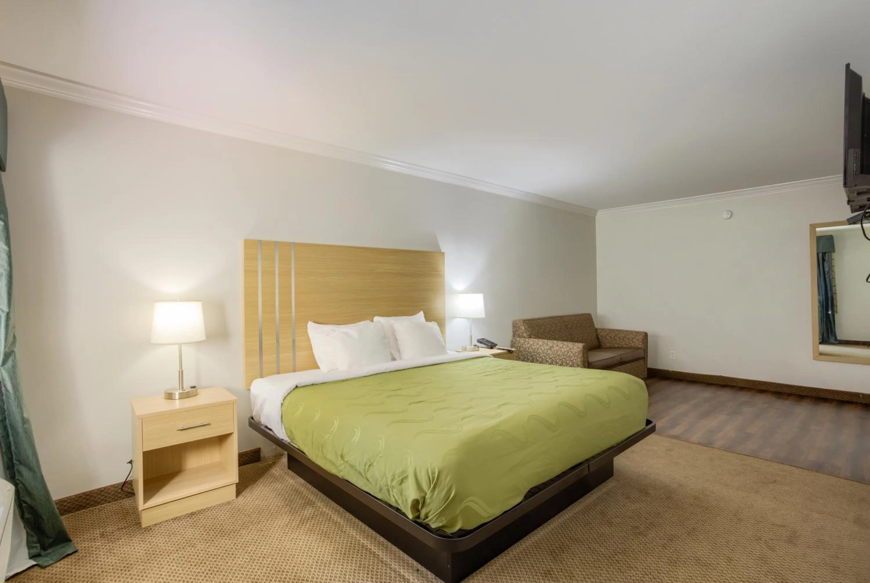 Bedroom, Bed in Quality Inn Gulf Shores Airport