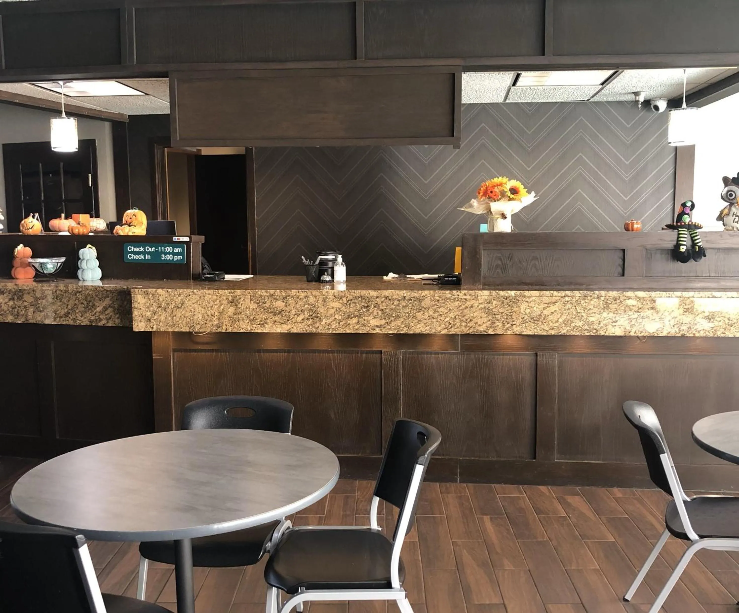 Lobby or reception in Lamplighter Inn-South