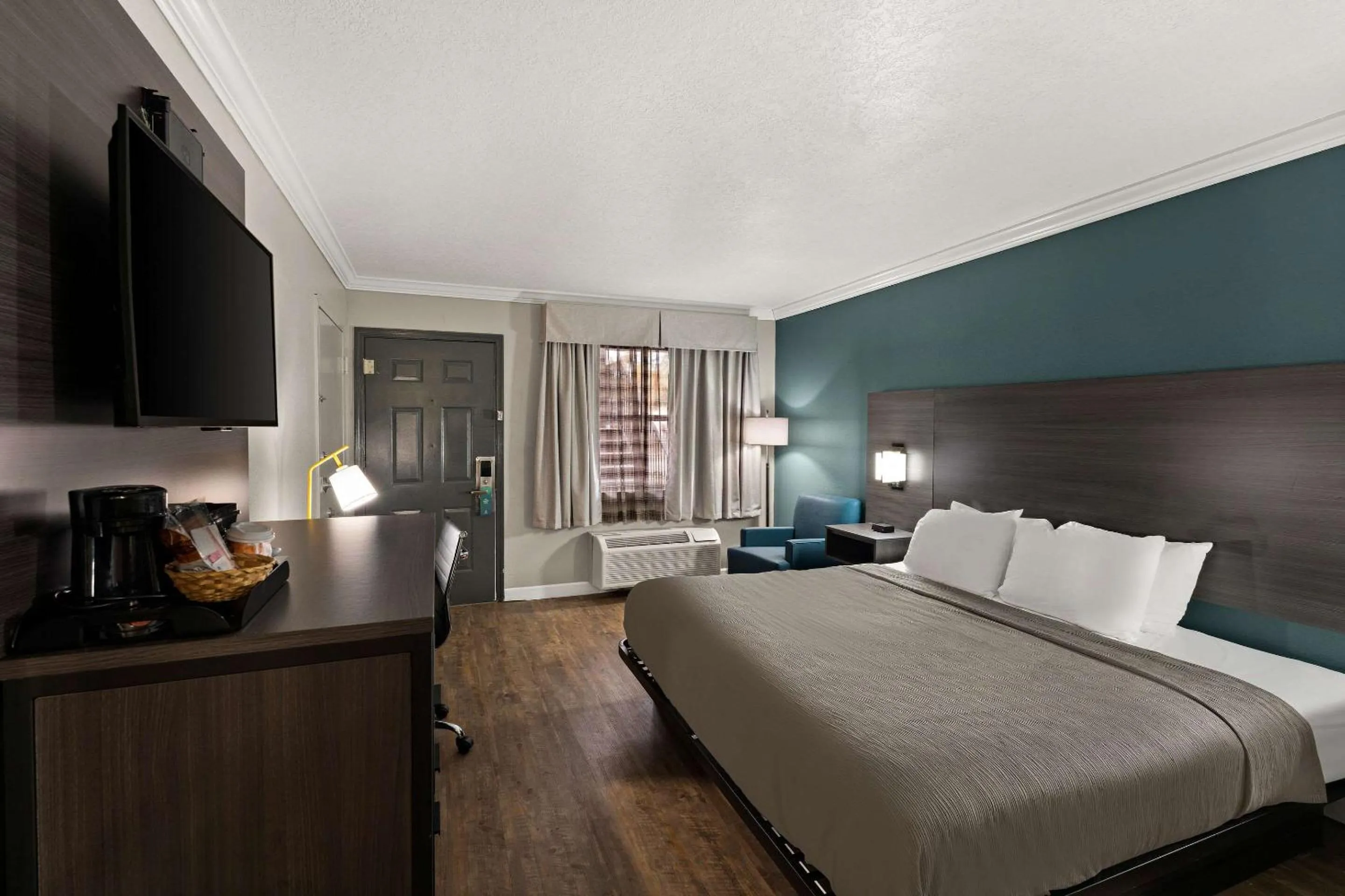 Bedroom, Bed in Quality Inn Ocean Springs - Biloxi East