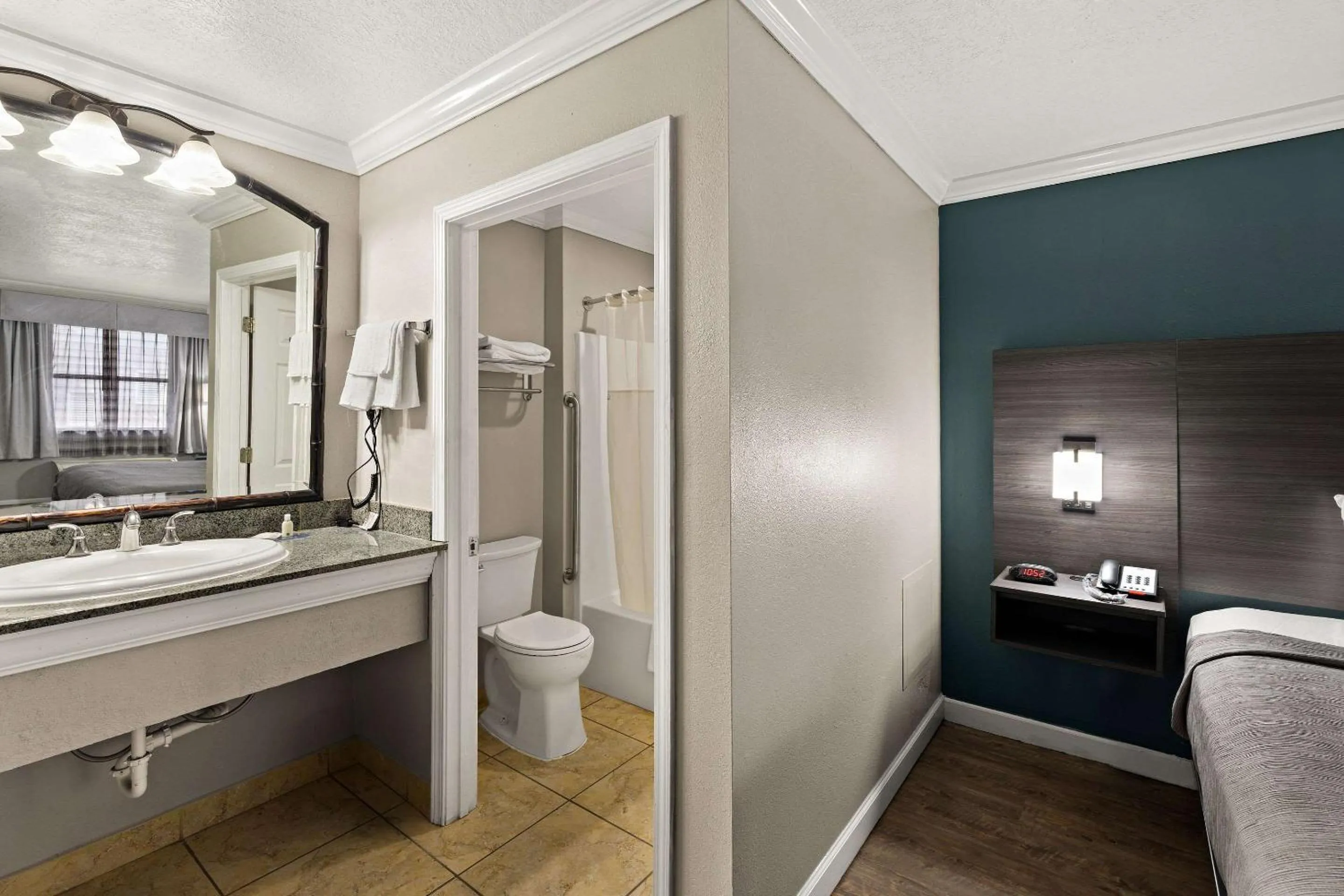 Bedroom in Quality Inn Ocean Springs - Biloxi East