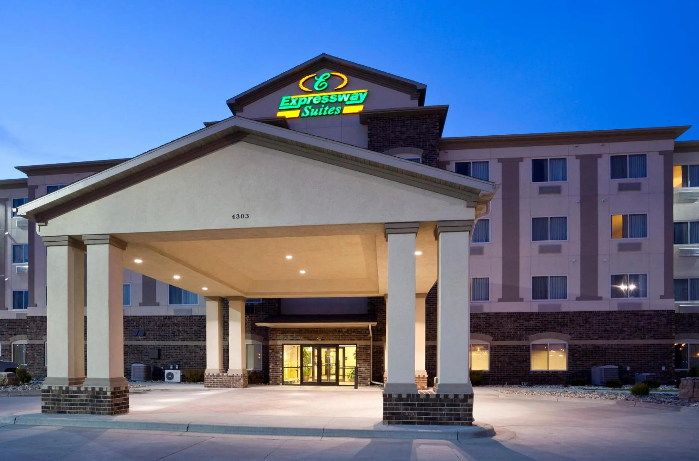 Facade/entrance in Expressway Suites Fargo