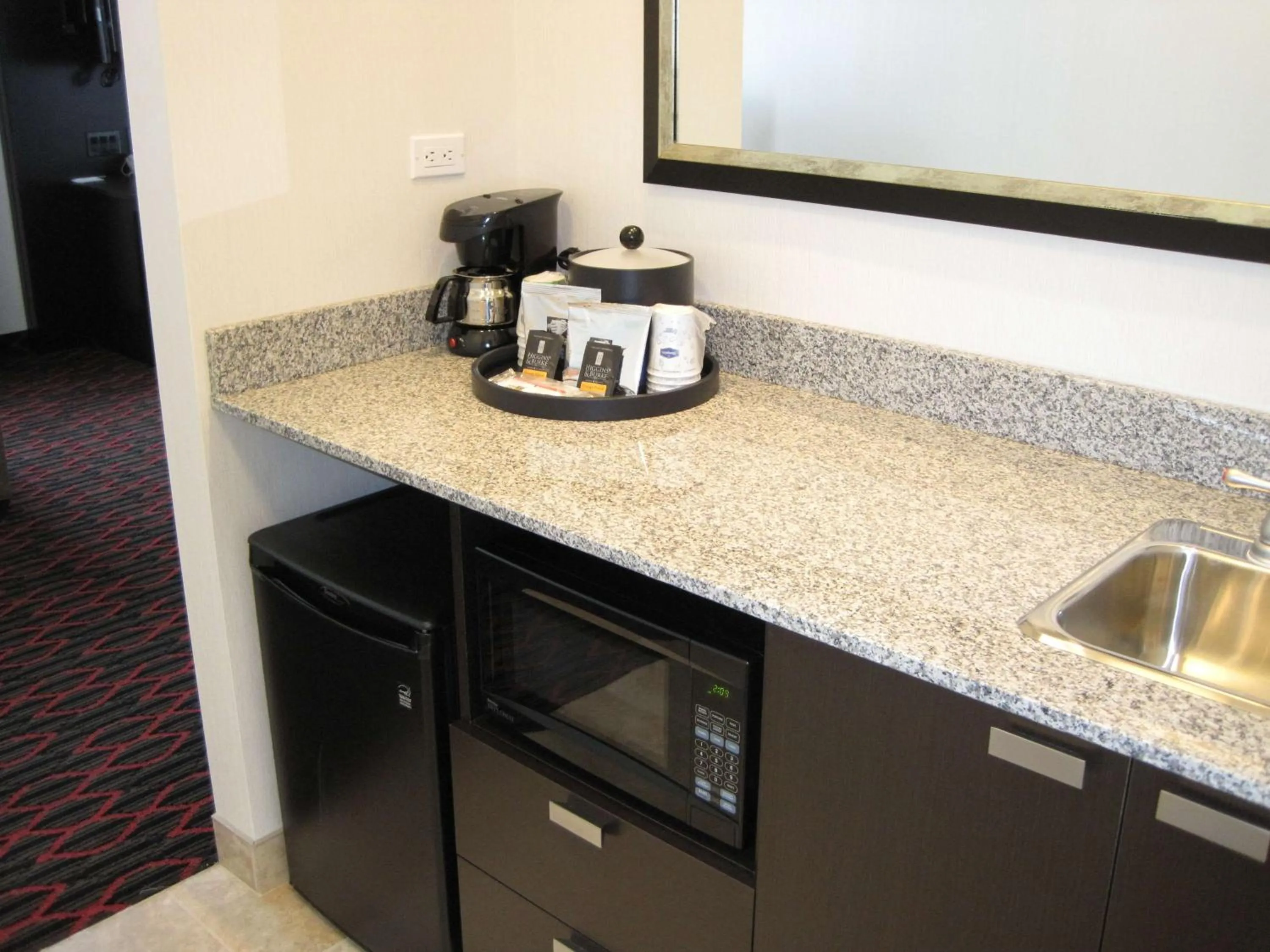 Kitchen or kitchenette in Hampton Inn by Hilton Fort Saskatchewan