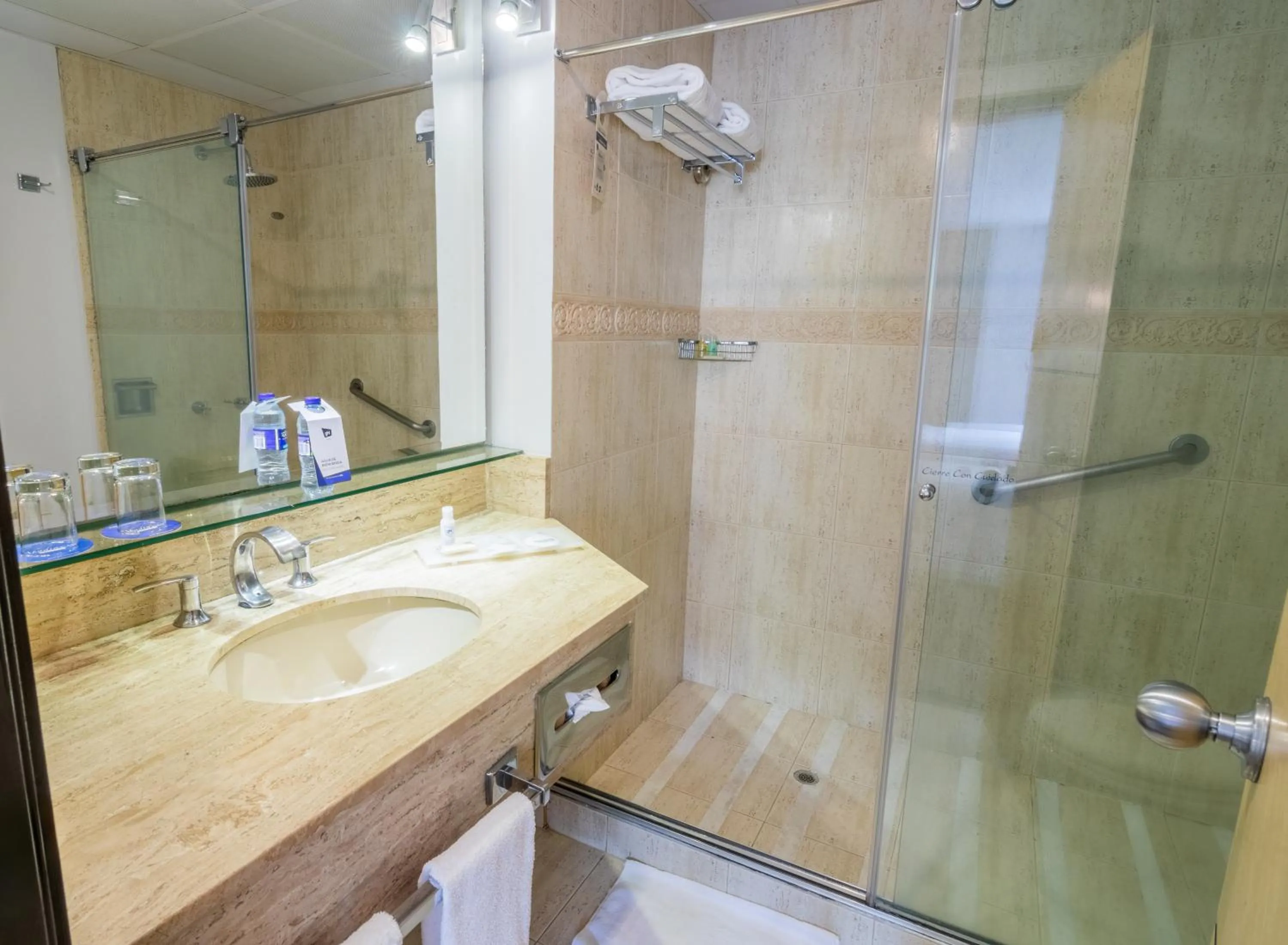 Bathroom in GHL Hotel Abadia Plaza