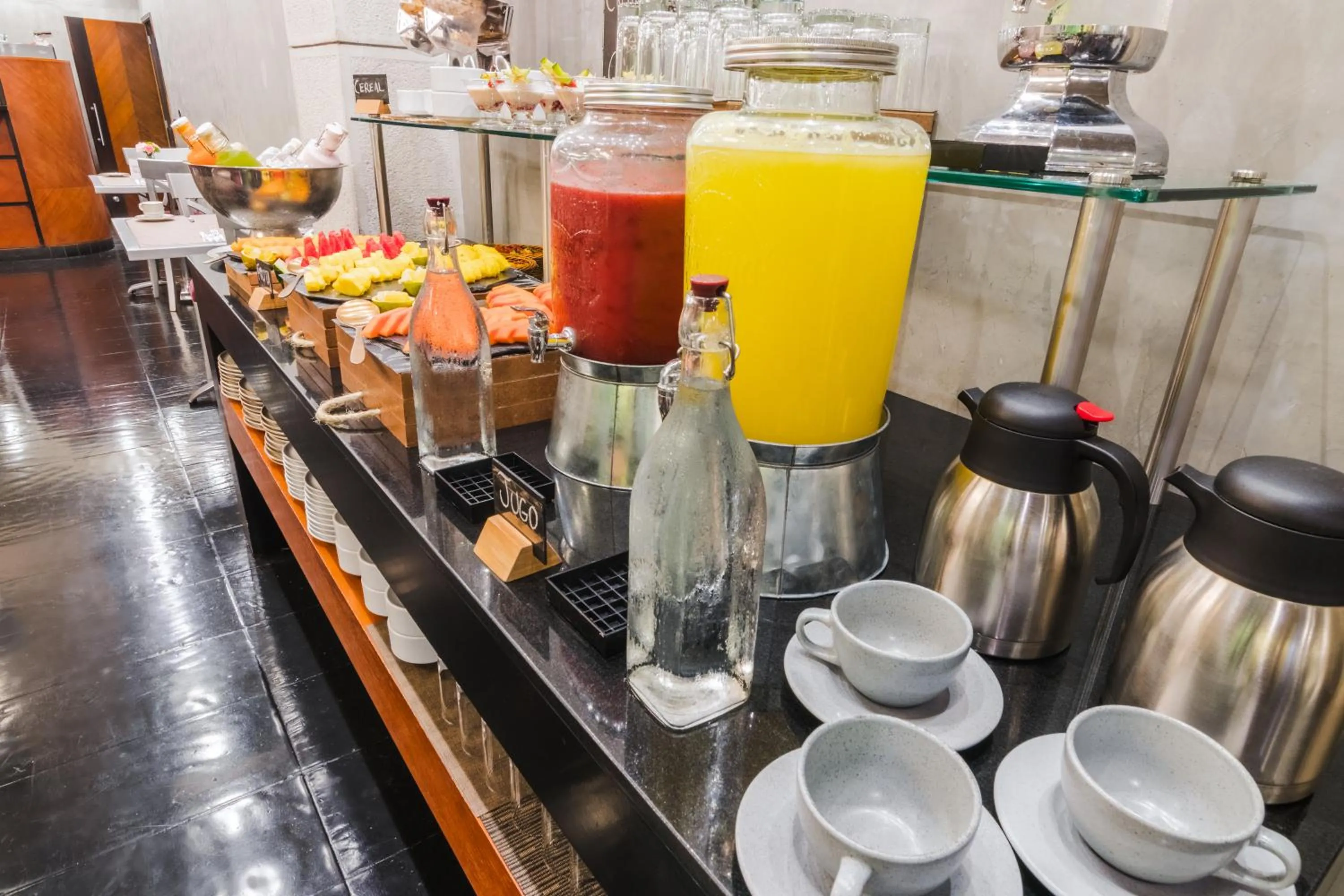 Restaurant/places to eat in GHL Hotel Abadia Plaza