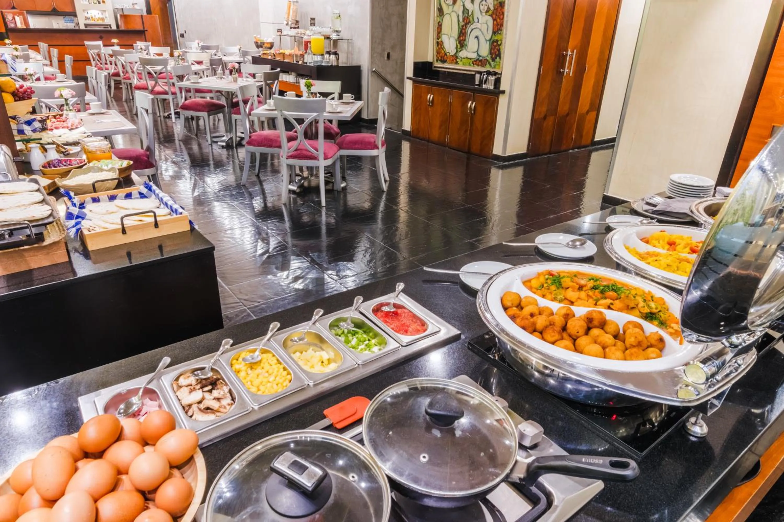 Restaurant/places to eat in GHL Hotel Abadia Plaza