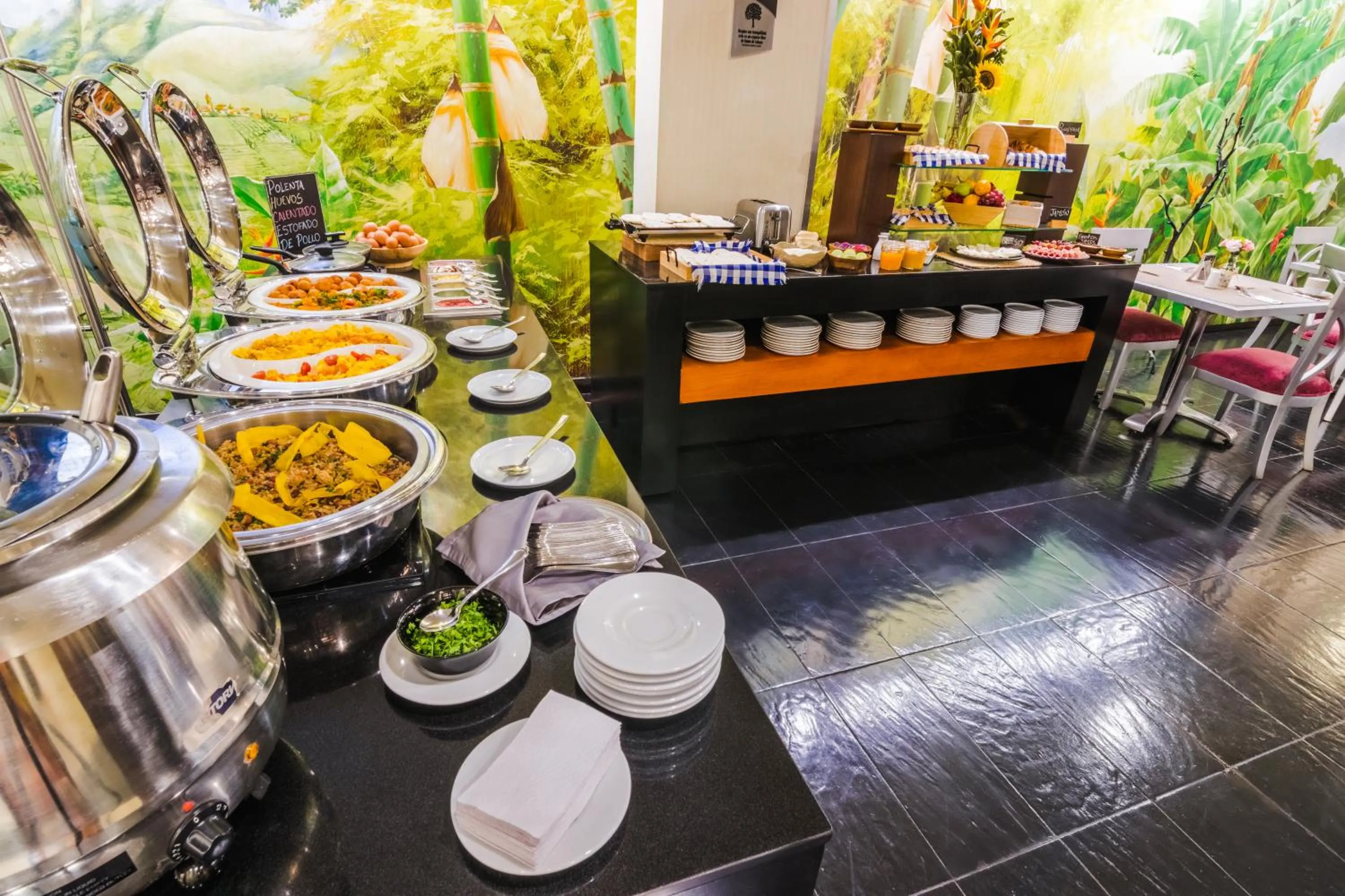 Buffet breakfast in GHL Hotel Abadia Plaza
