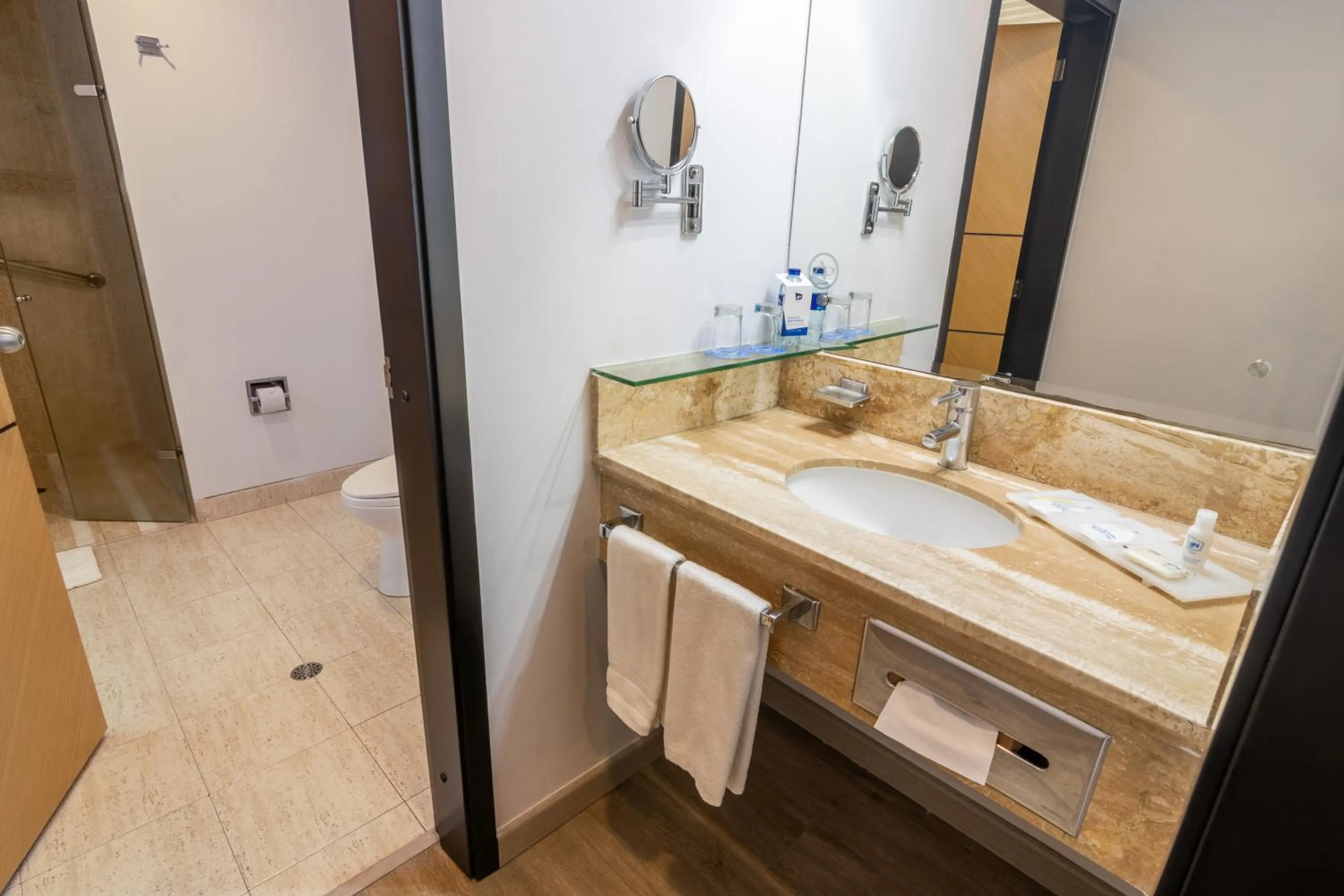 Bathroom in GHL Hotel Abadia Plaza