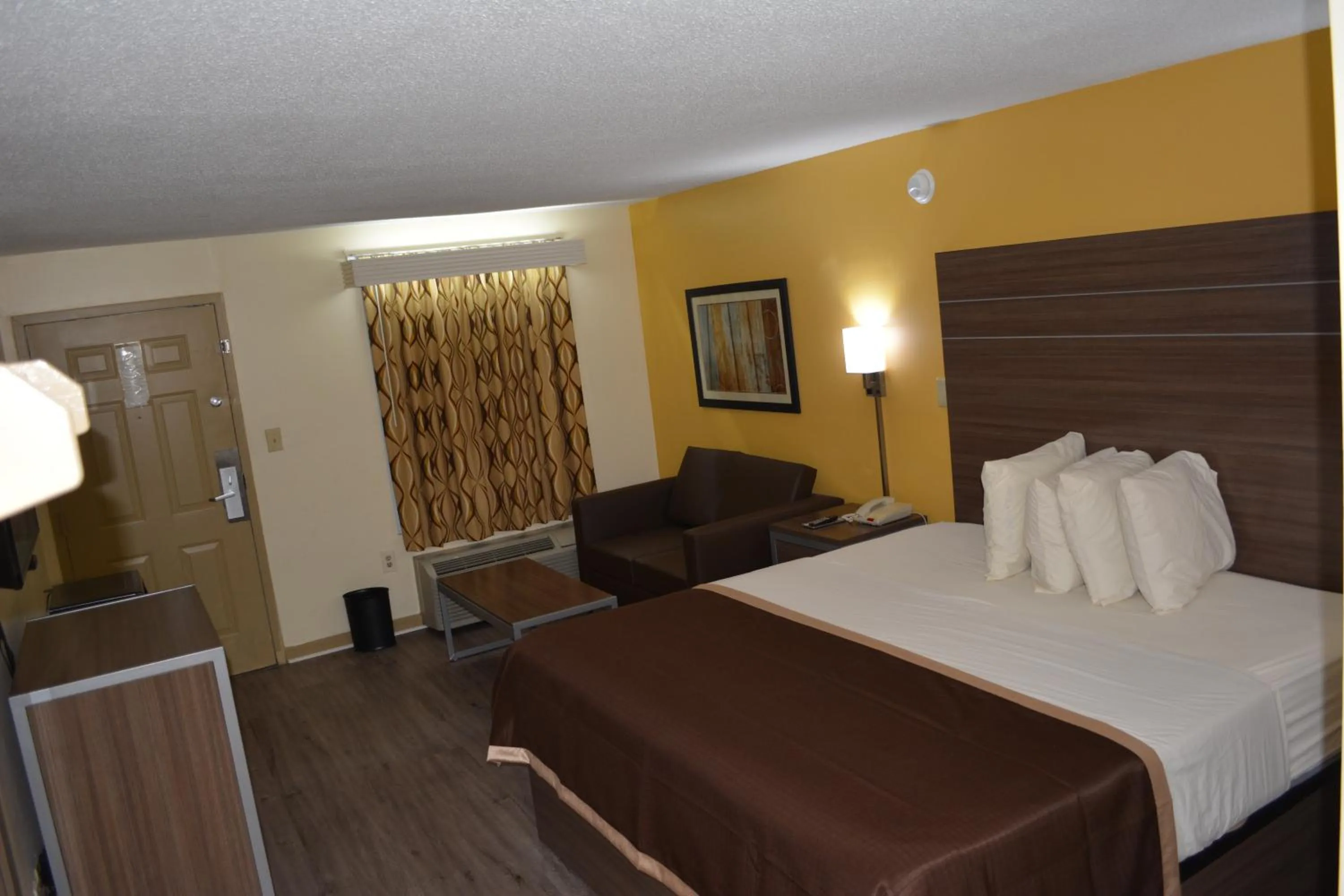 Bed in Southern Inn Lumberton