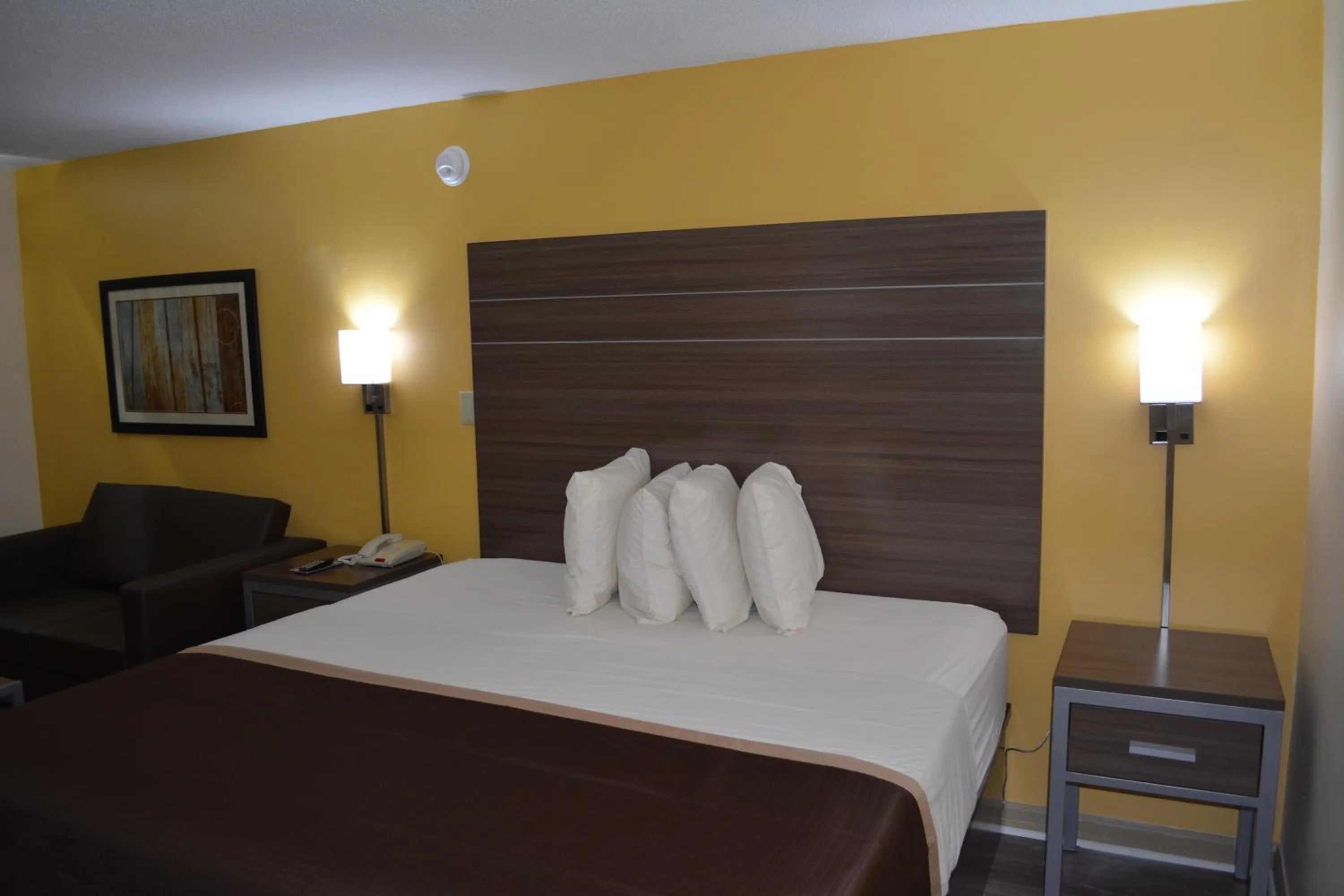 Bed in Southern Inn Lumberton