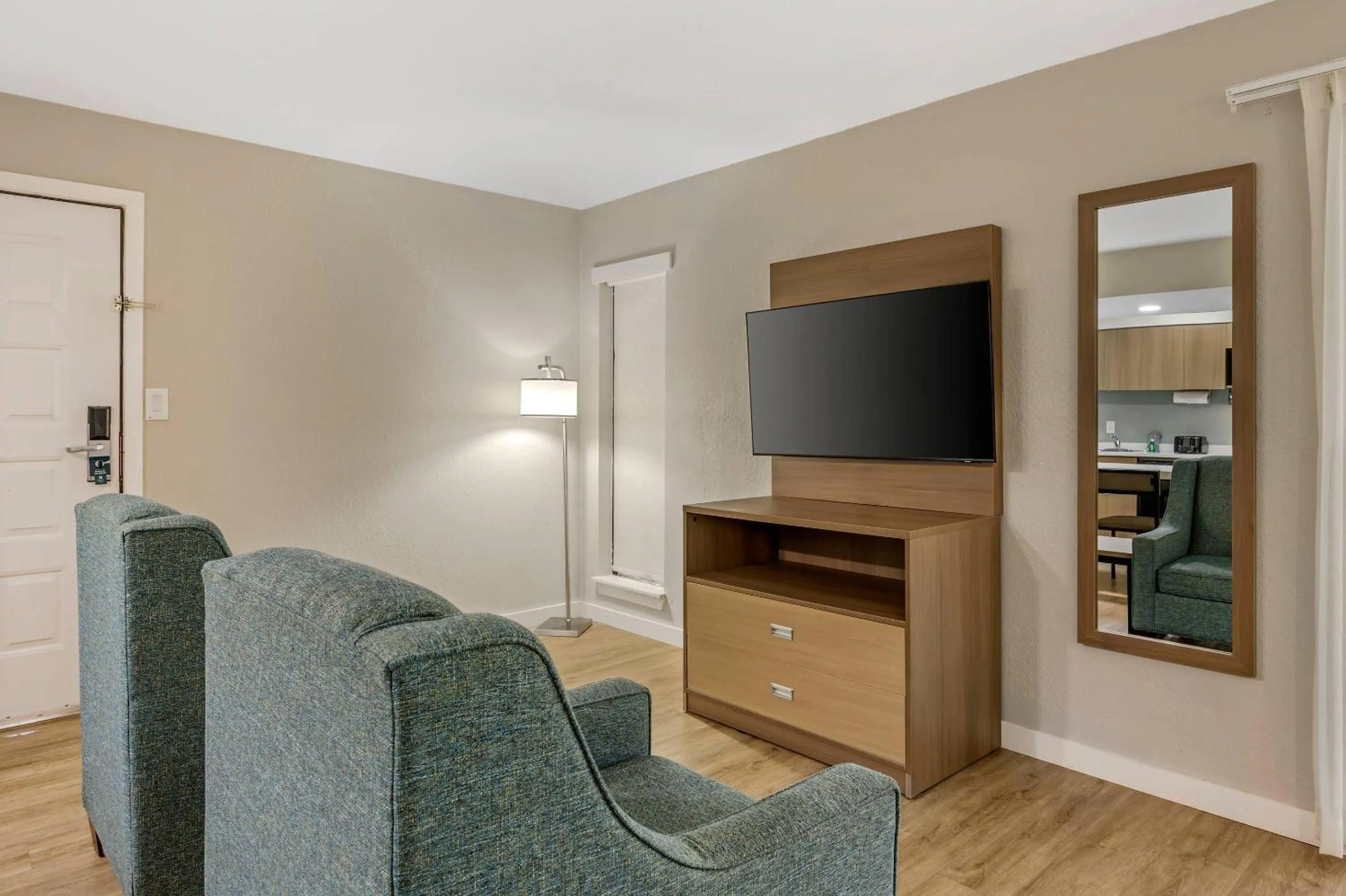 Bedroom in MainStay Suites Springfield South - Battlefield Rd