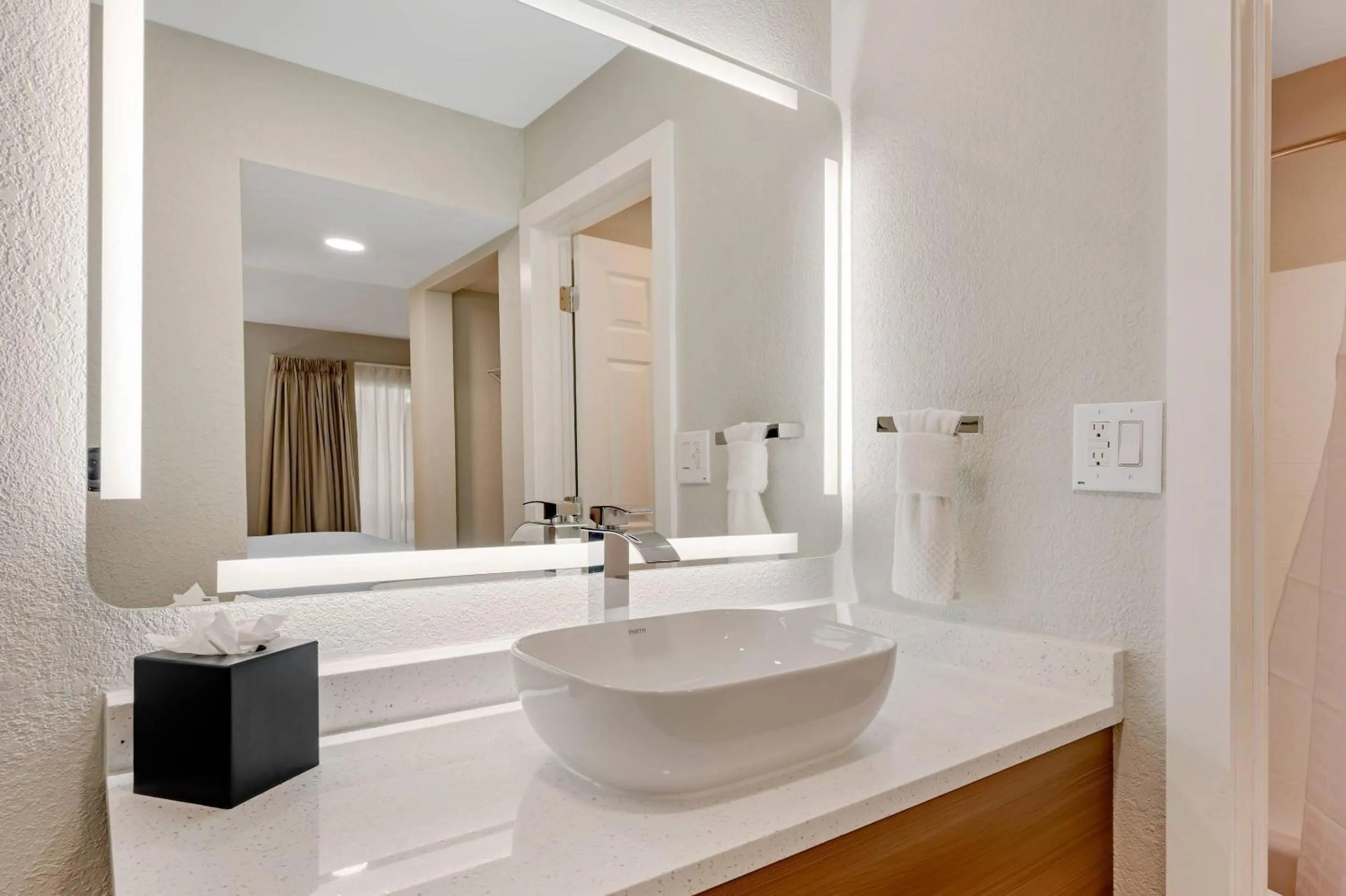 Bedroom in MainStay Suites Springfield South - Battlefield Rd