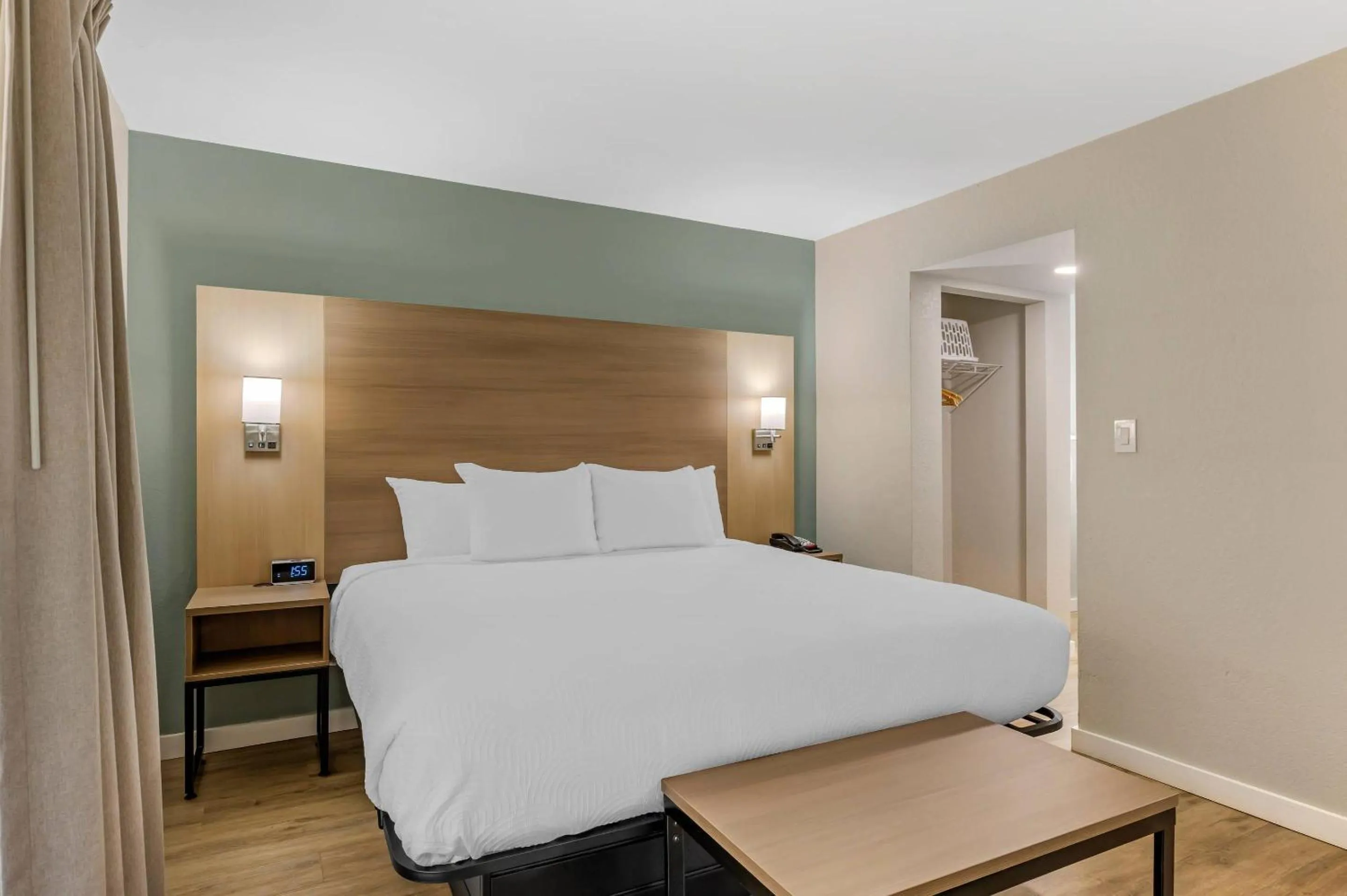 Bedroom, Bed in MainStay Suites Springfield South - Battlefield Rd