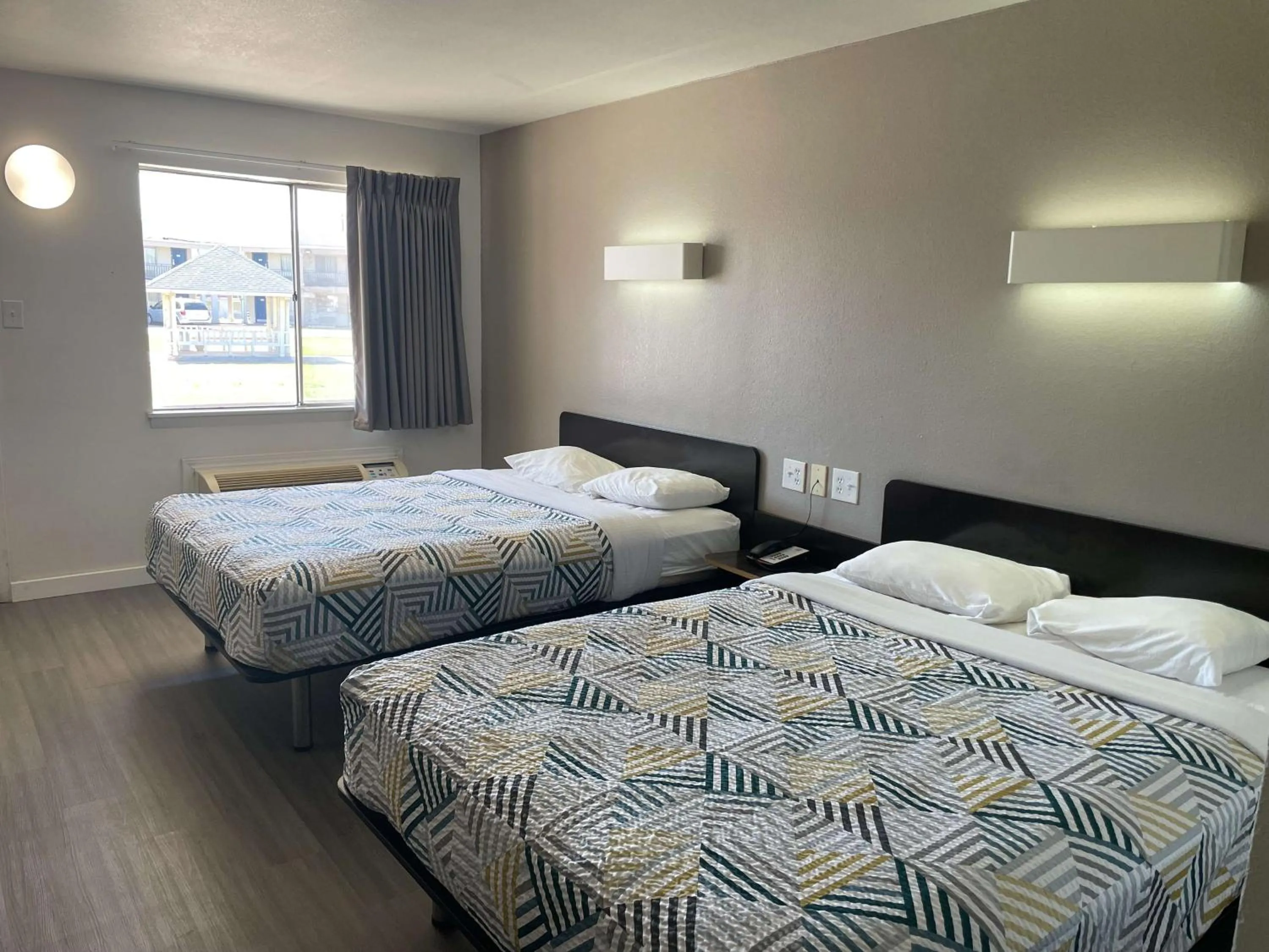 Bedroom, Bed in Motel 6-Wichita Falls, TX - North