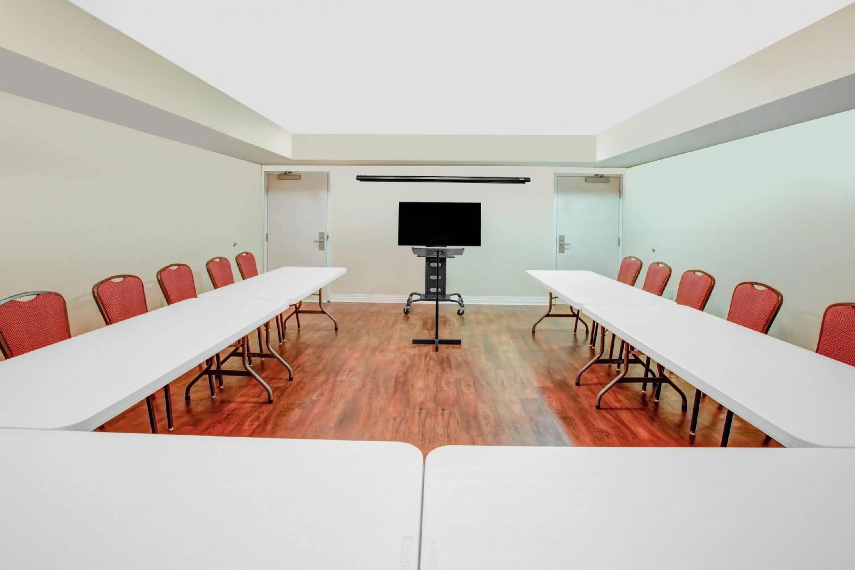 Meeting/conference room in Microtel Inn & Suites by Wyndham Hattiesburg