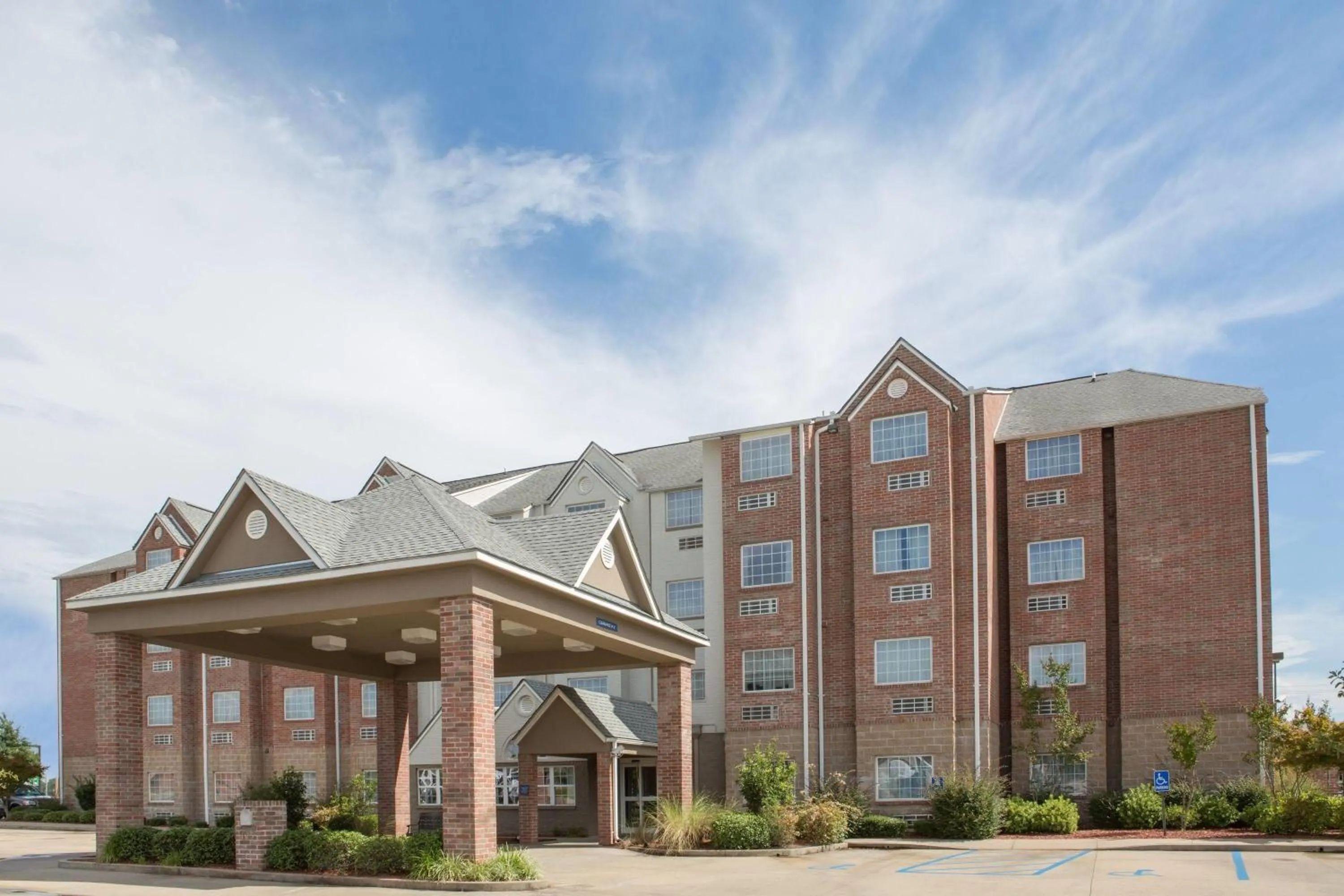 Property building in Microtel Inn & Suites by Wyndham Hattiesburg