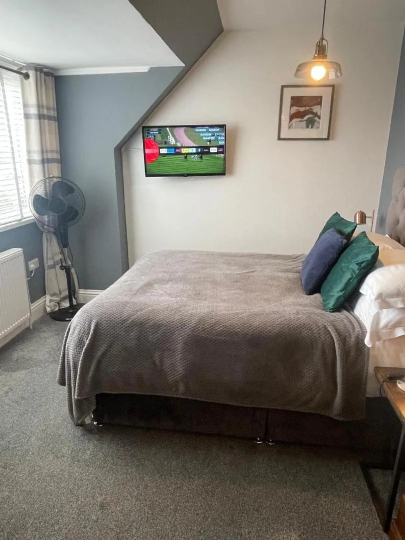 Bedroom, Bed in Skyline Guesthouse