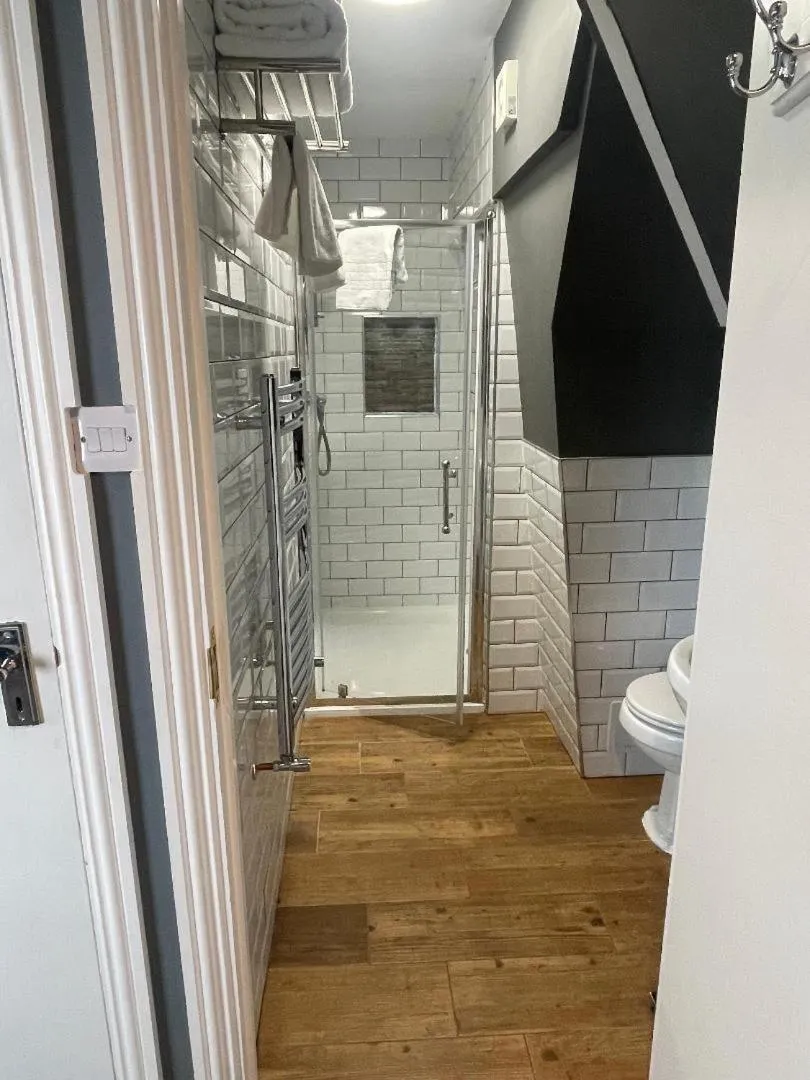 Bathroom in Skyline Guesthouse