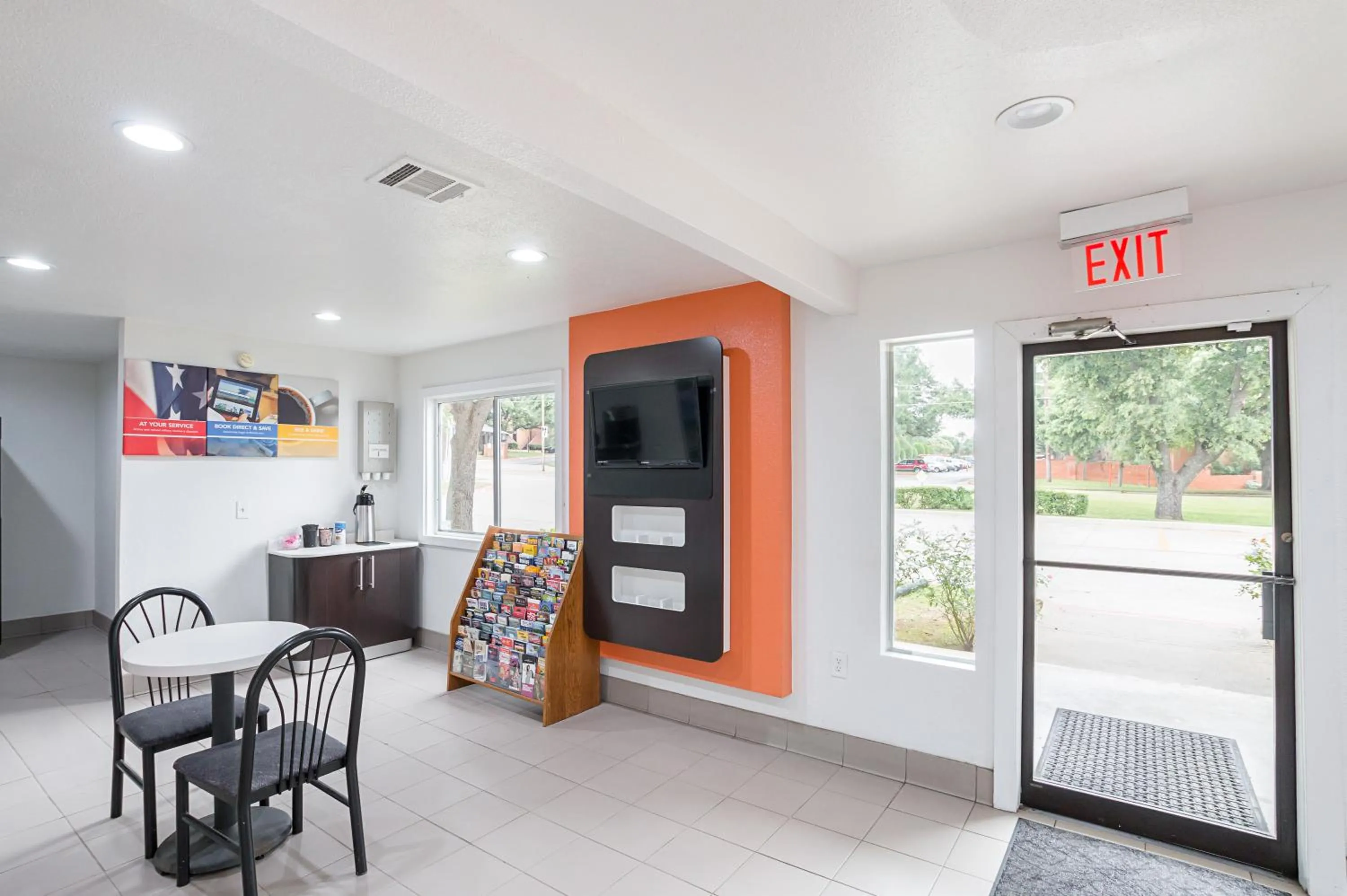 Lobby or reception in Motel 6-Grand Prairie, TX - Near Six Flags Drive