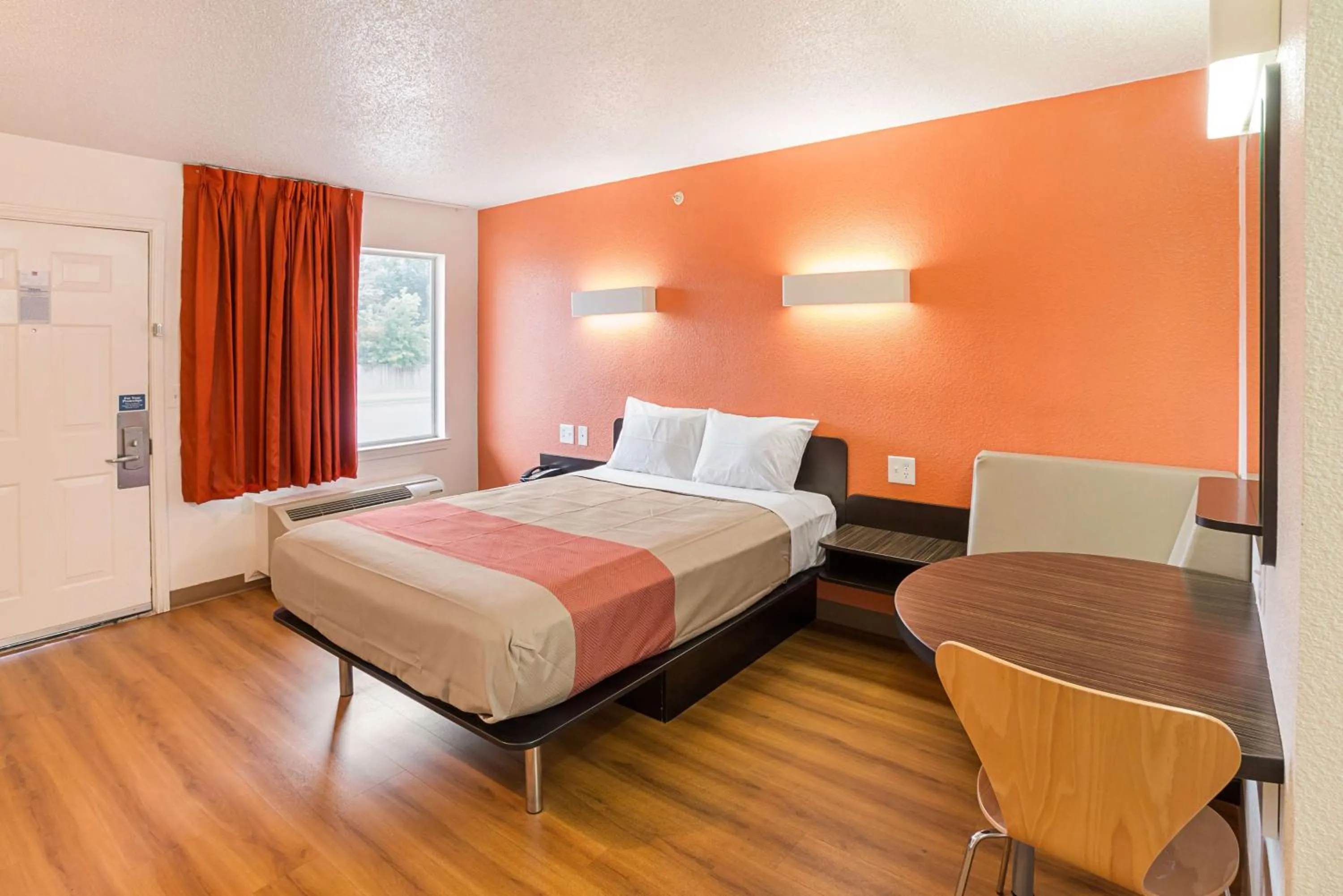 Photo of the whole room, Bed in Motel 6-Grand Prairie, TX - Near Six Flags Drive