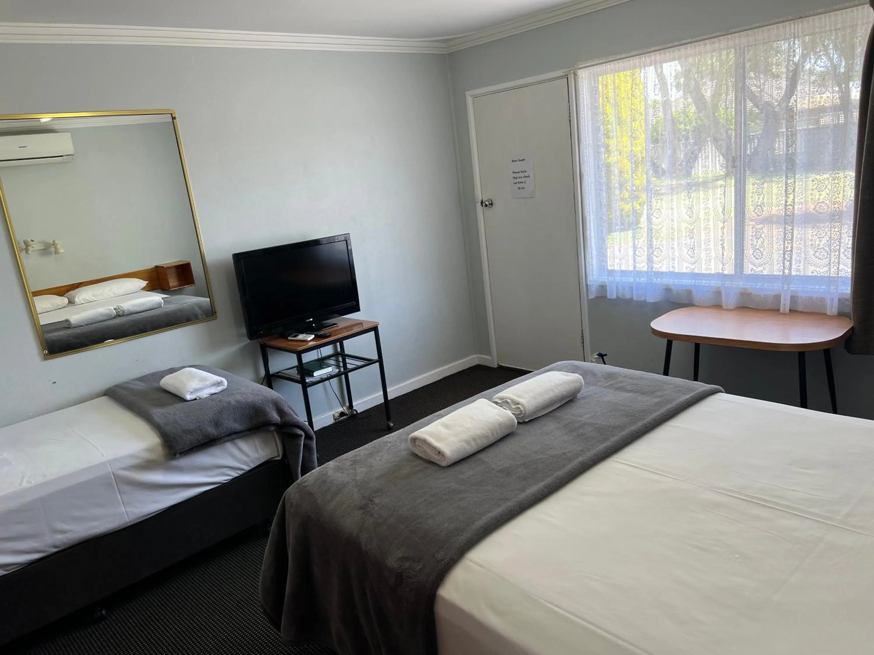 Bedroom, Bed in Restawile Motel