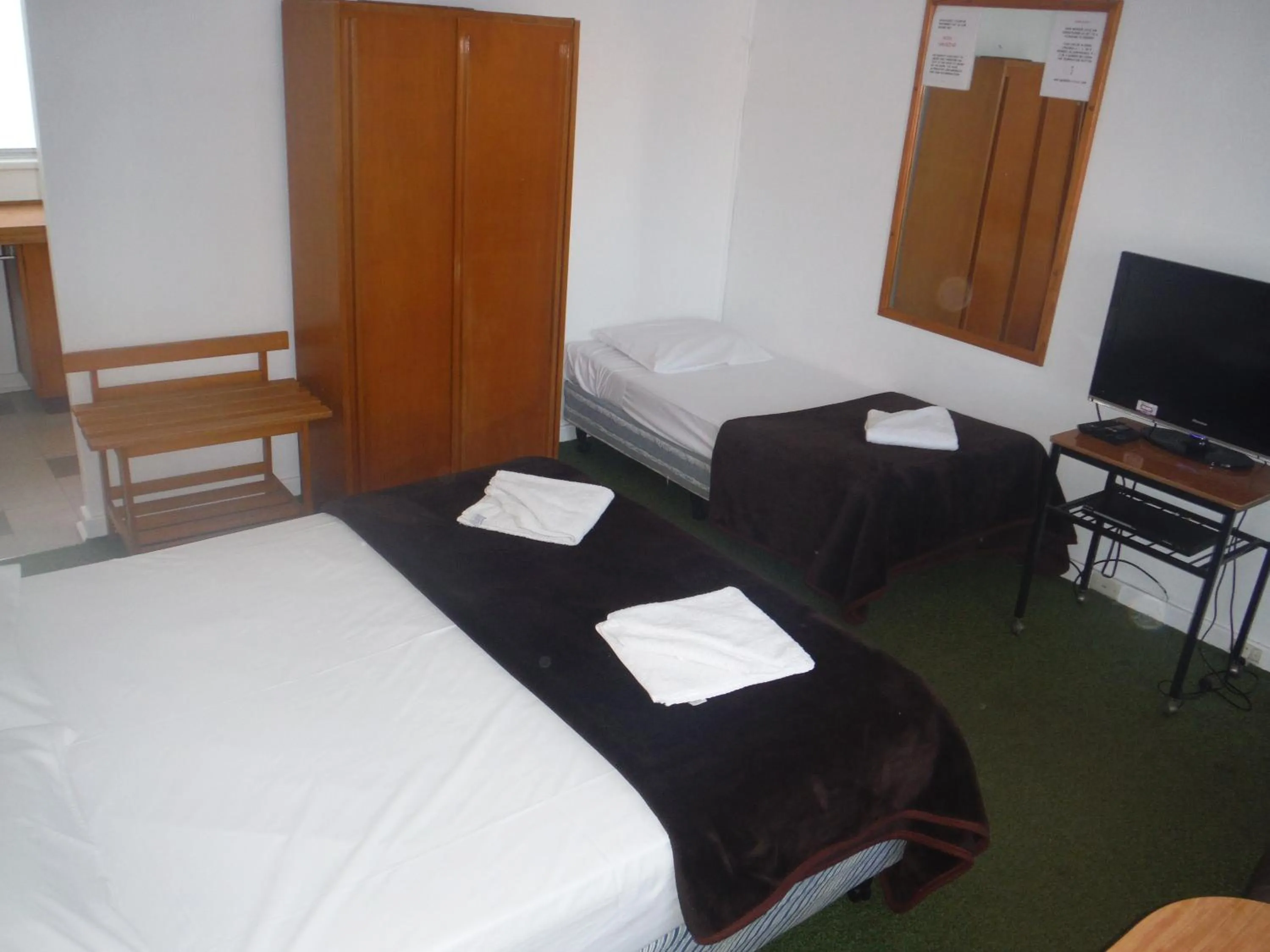 Bed in Restawile Motel