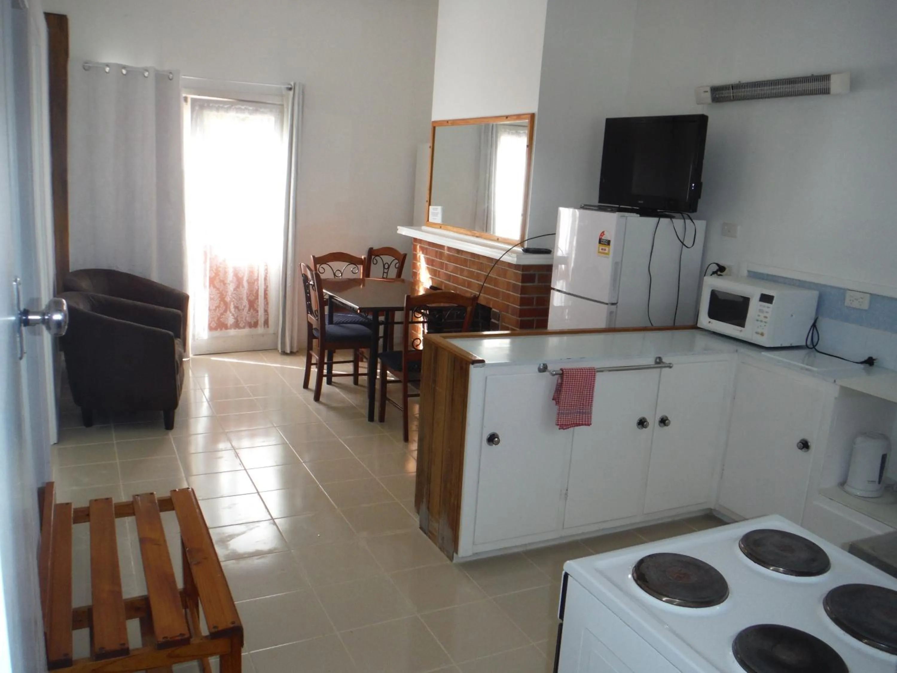 Kitchen or kitchenette in Restawile Motel