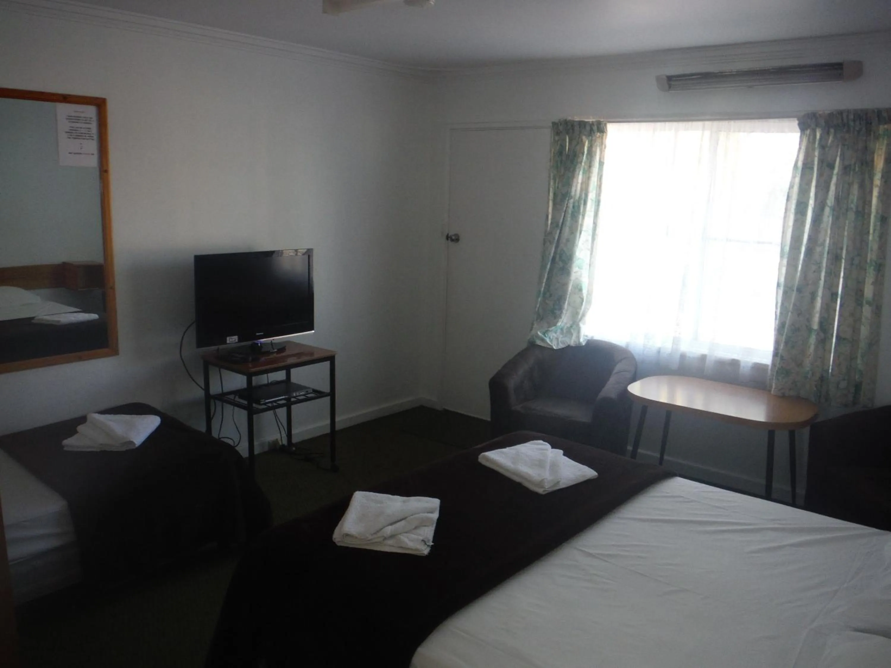 Bed in Restawile Motel