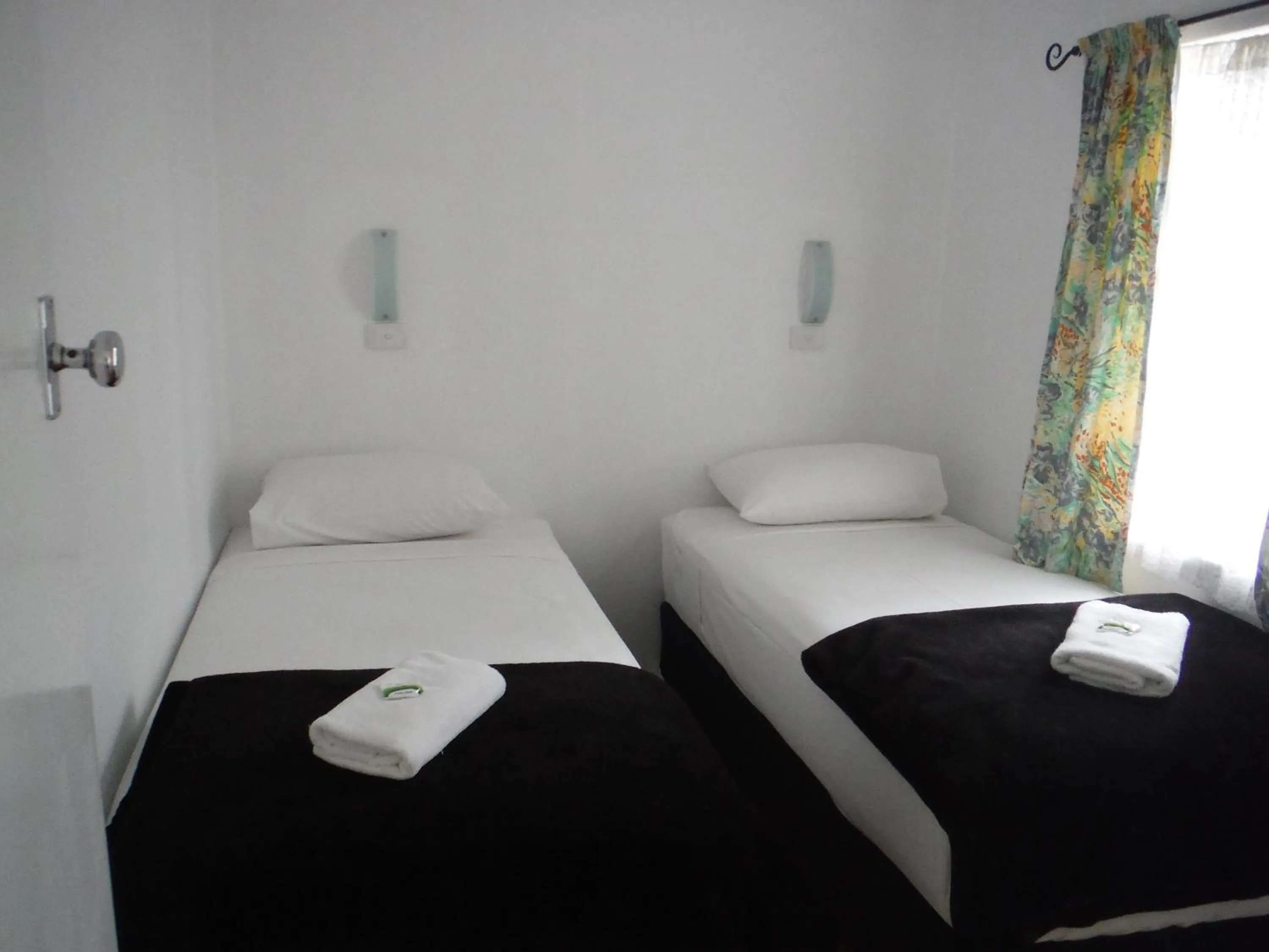 Bed in Restawile Motel